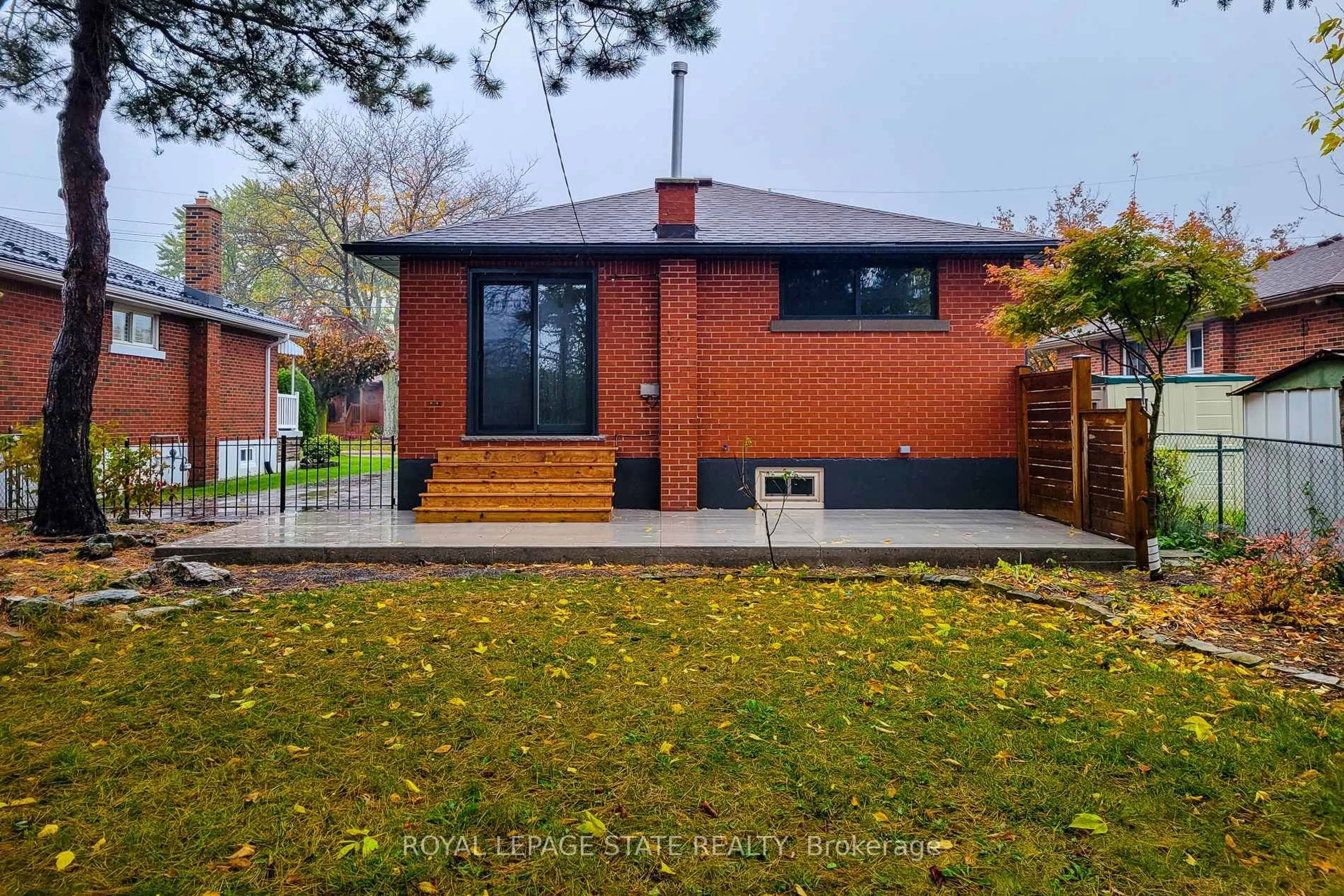 Home with brick exterior material, street for 53 Winchester Blvd, Hamilton Ontario L8T 2M7