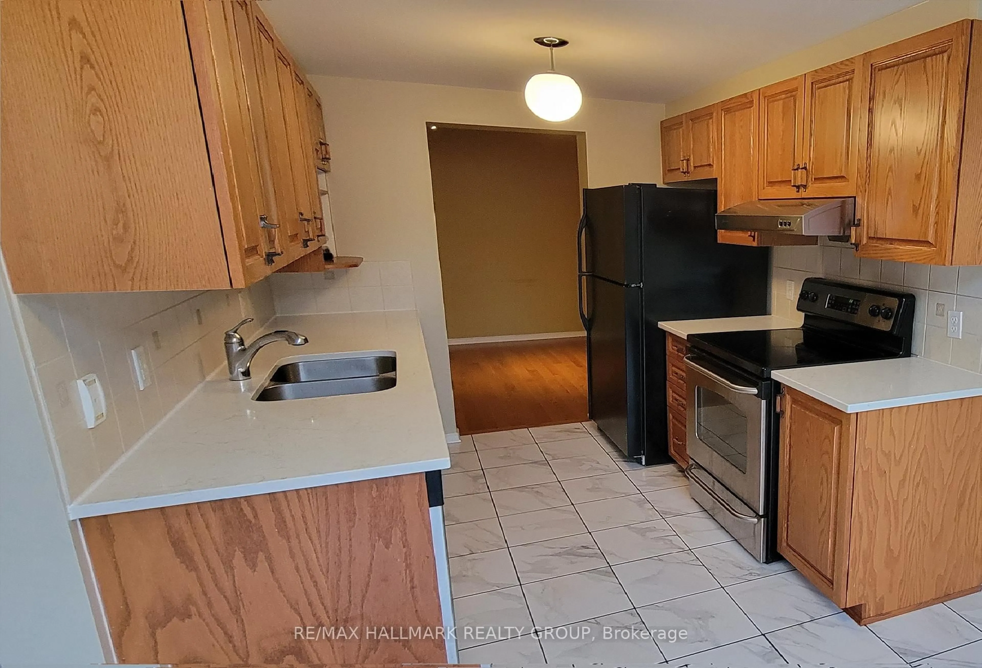 Standard kitchen, unknown for 1620 Henri Lauzon St, Ottawa Ontario K1C 7R6