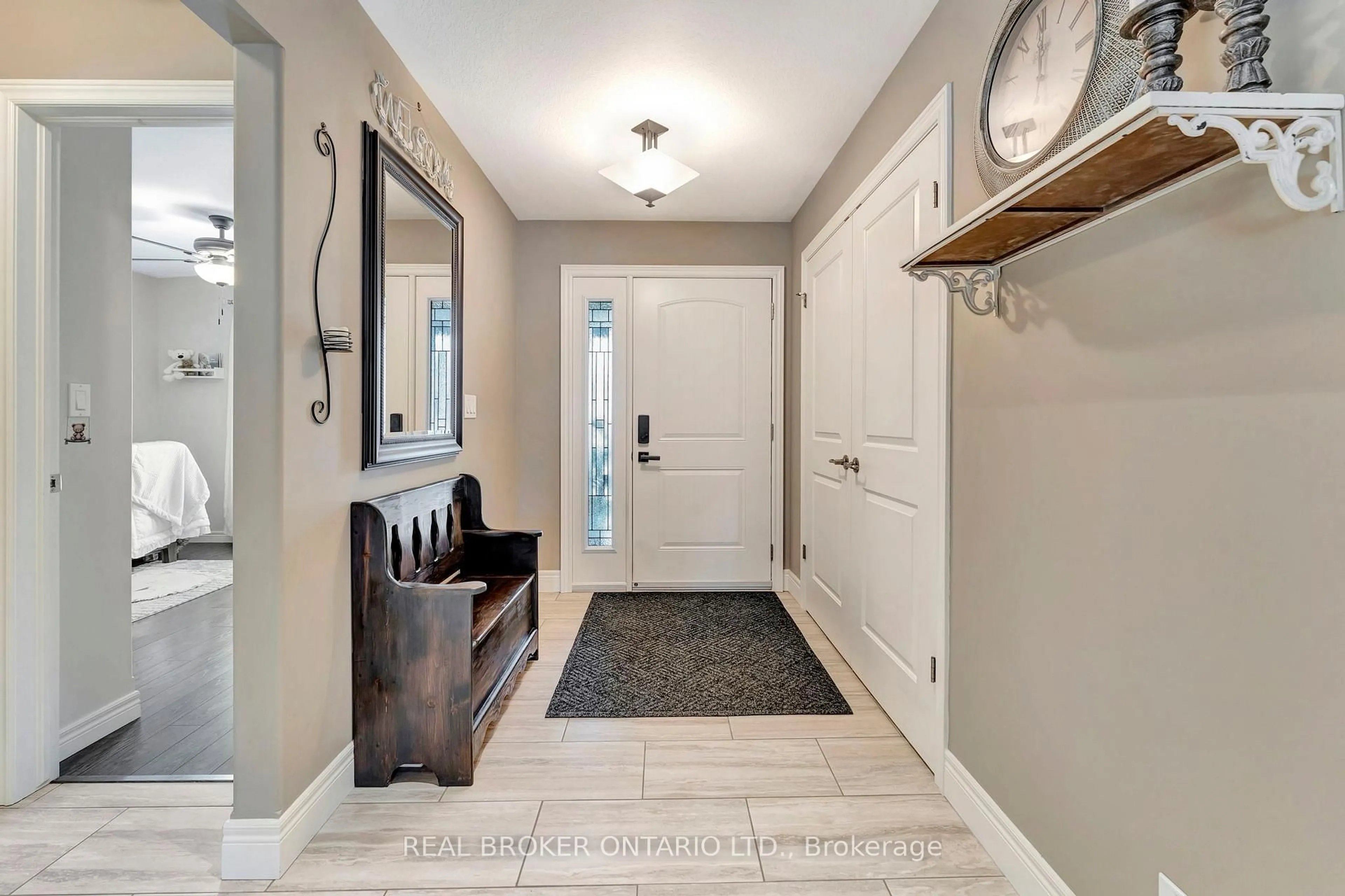 Indoor entryway for 304 Courtland St, Norfolk Ontario N4B 0A8