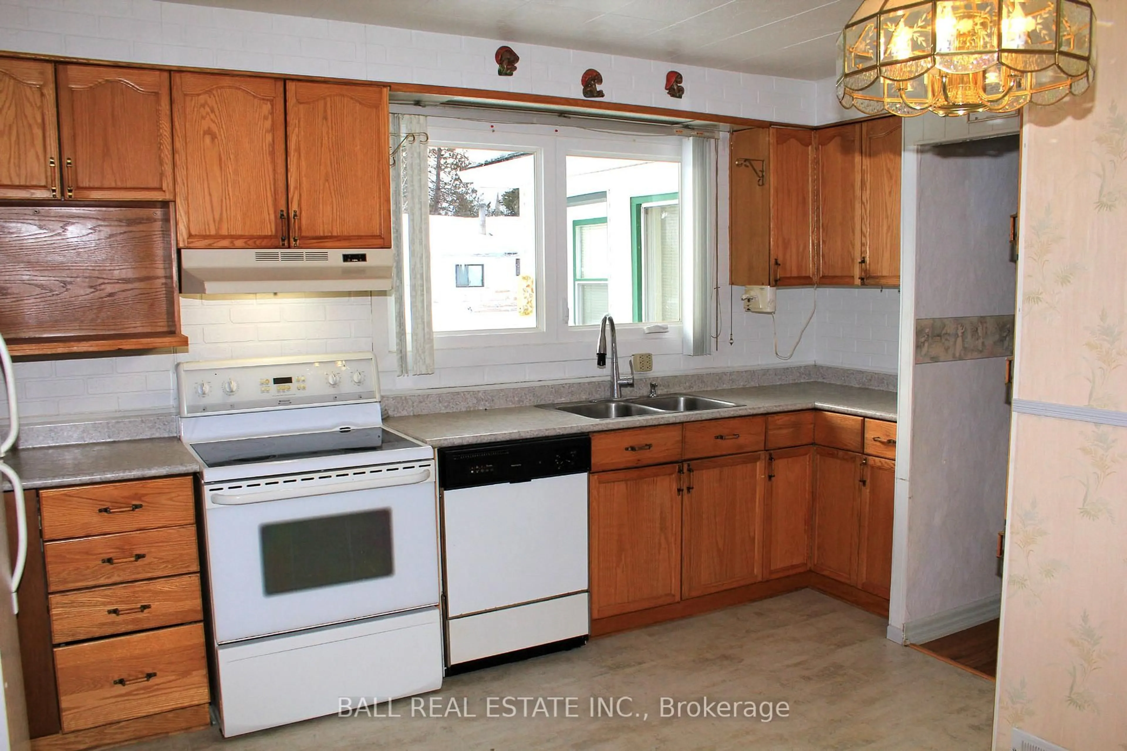 Standard kitchen, unknown for 9 Great Oak St, Highlands East Ontario K0L 1M0