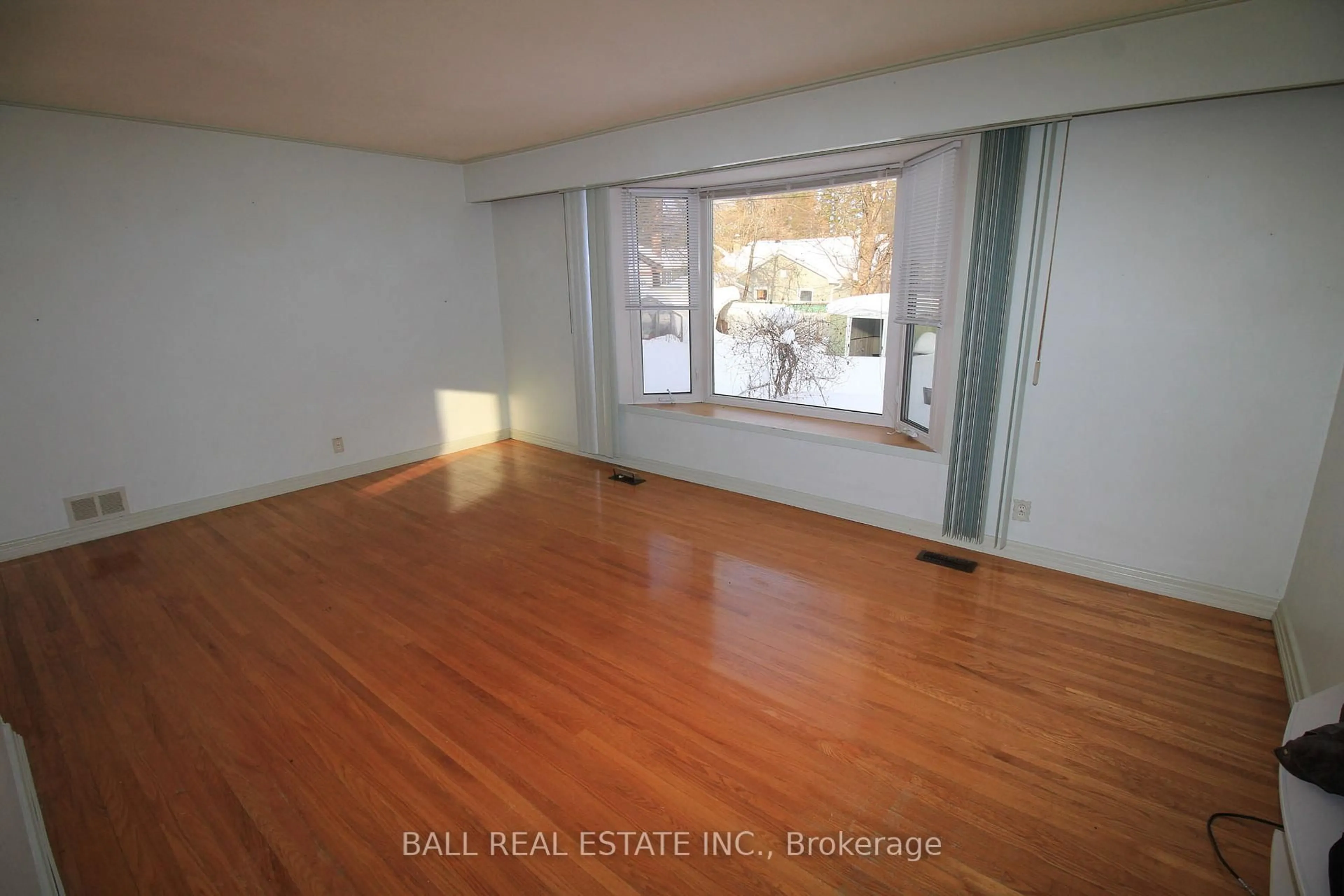 A pic of a room for 9 Great Oak St, Highlands East Ontario K0L 1M0