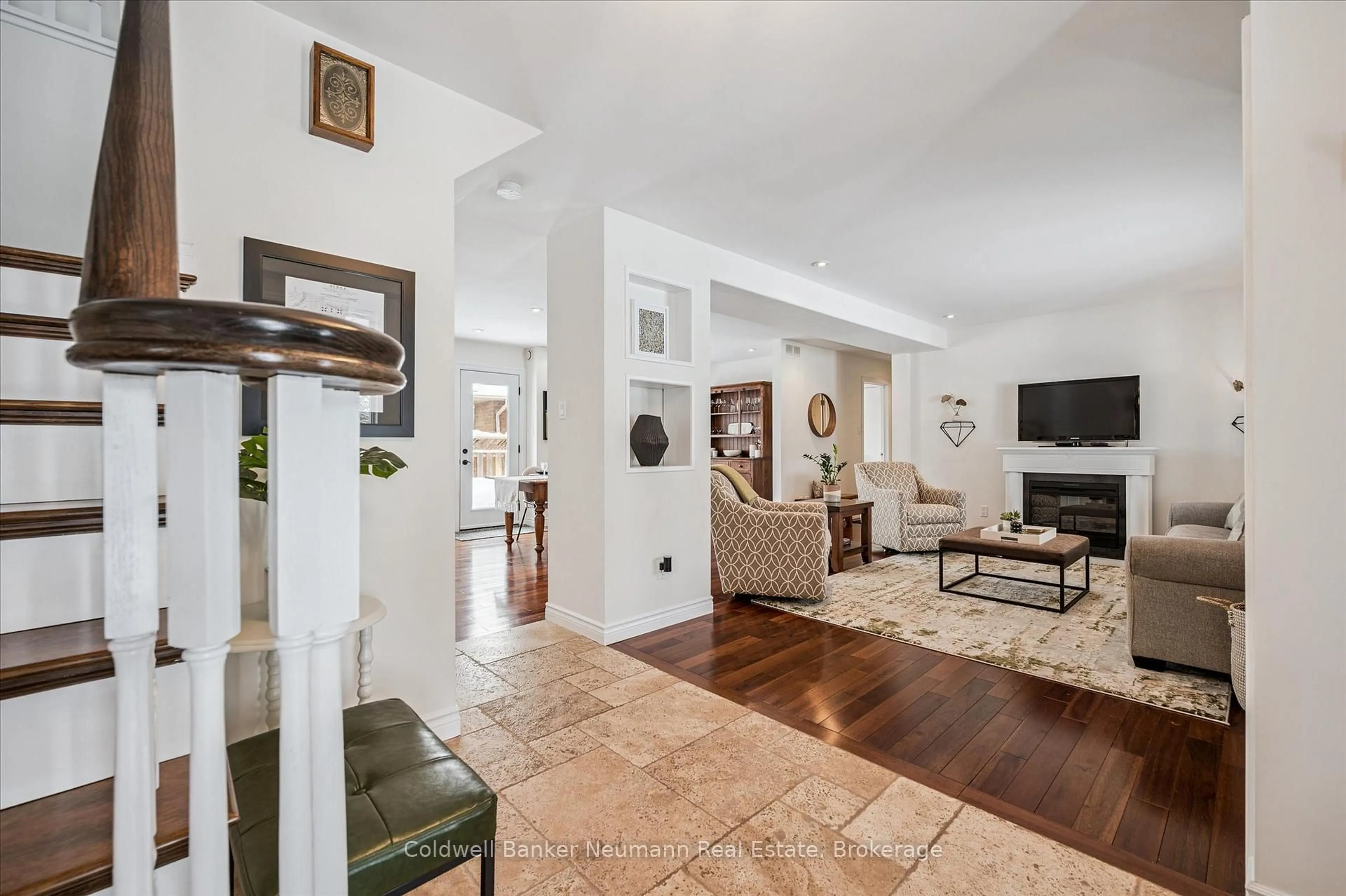 Indoor entryway for 59 Keating Dr, Centre Wellington Ontario N0B 1S0