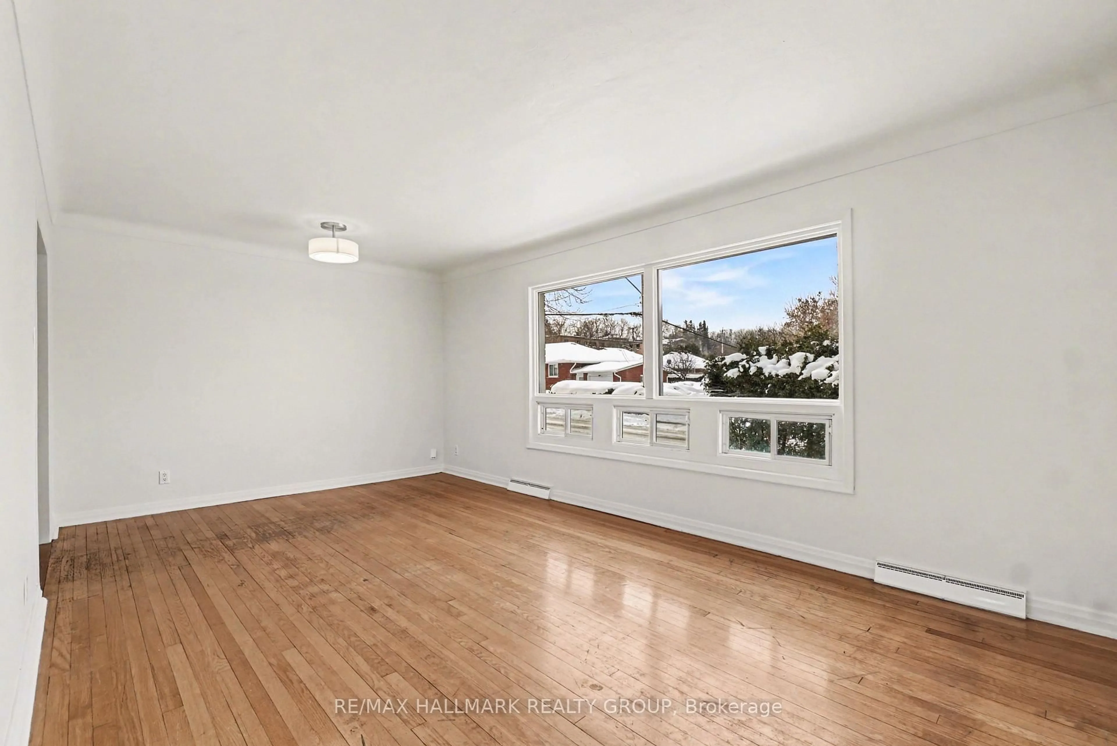 A pic of a room for 981 Larkin St, Ottawa Ontario K1Z 5R5