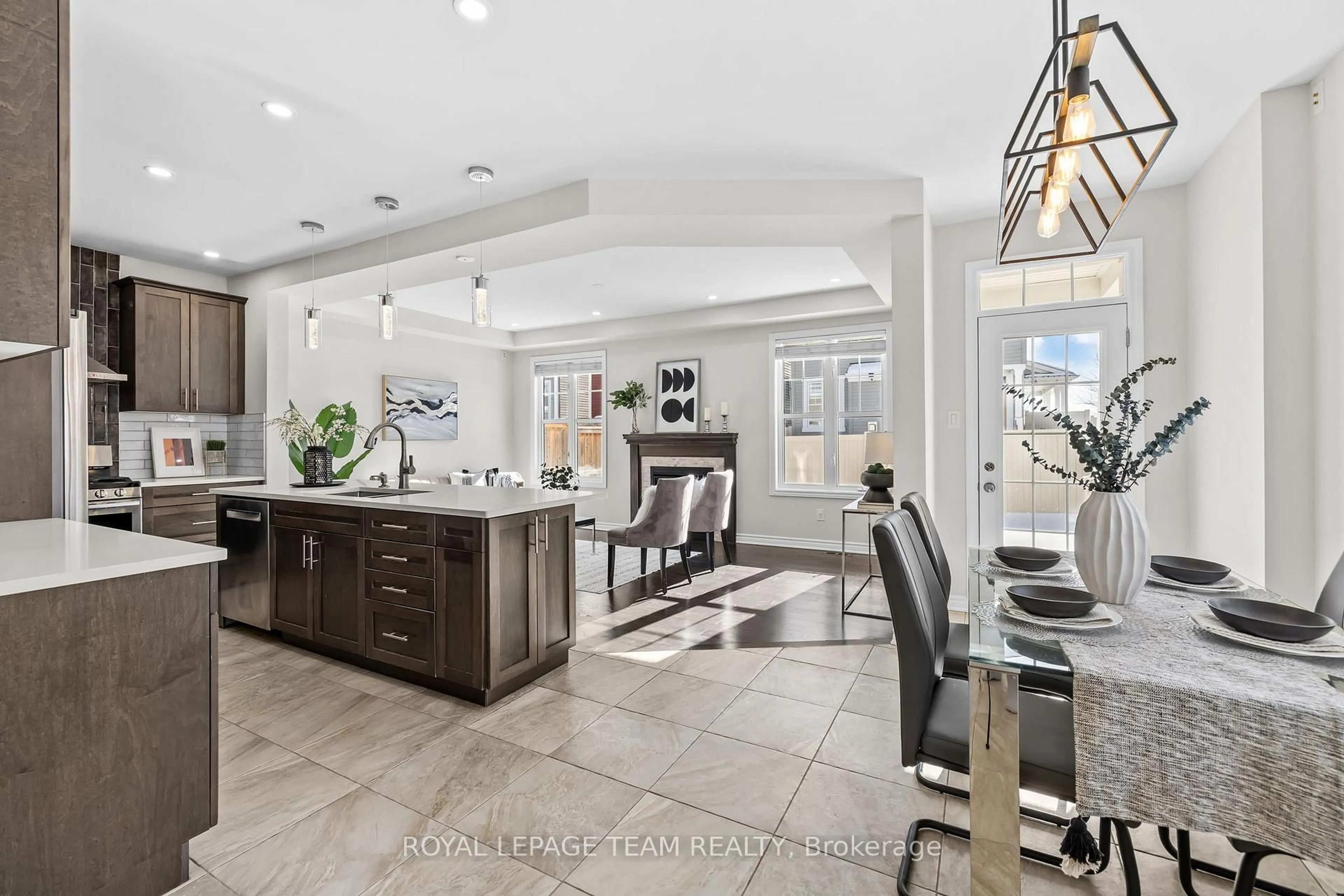 Open concept kitchen, ceramic/tile floor for 1001 Shimmerton Circ, Ottawa Ontario K2M 0L4