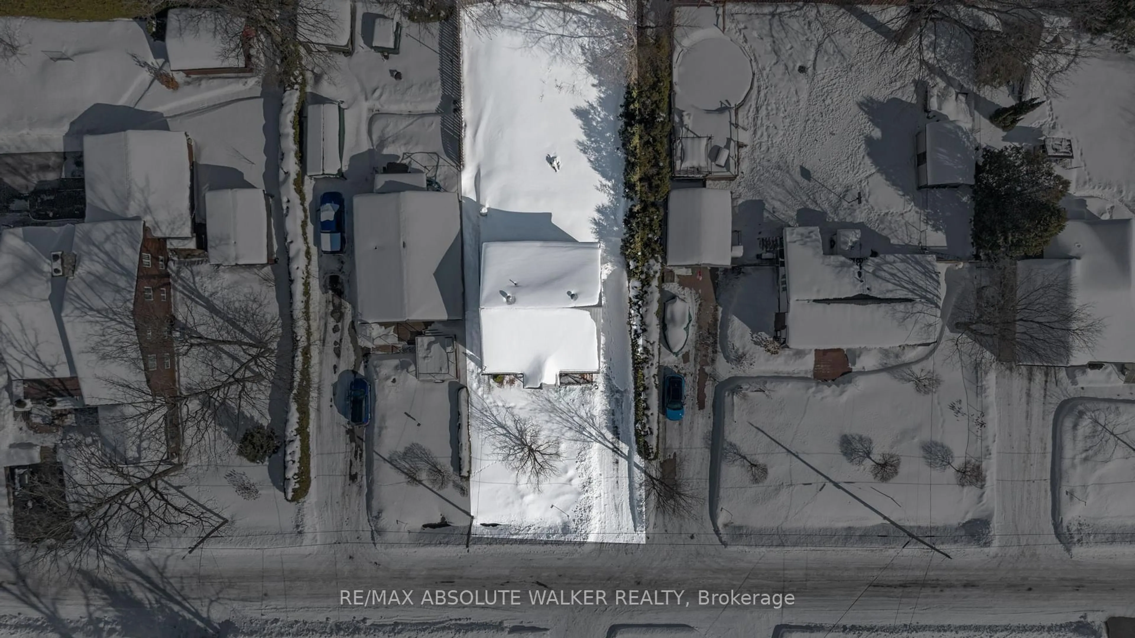 A pic from outside/outdoor area/front of a property/back of a property/a pic from drone, street for 1095 Morin Rd, Ottawa Ontario K4C 1A5