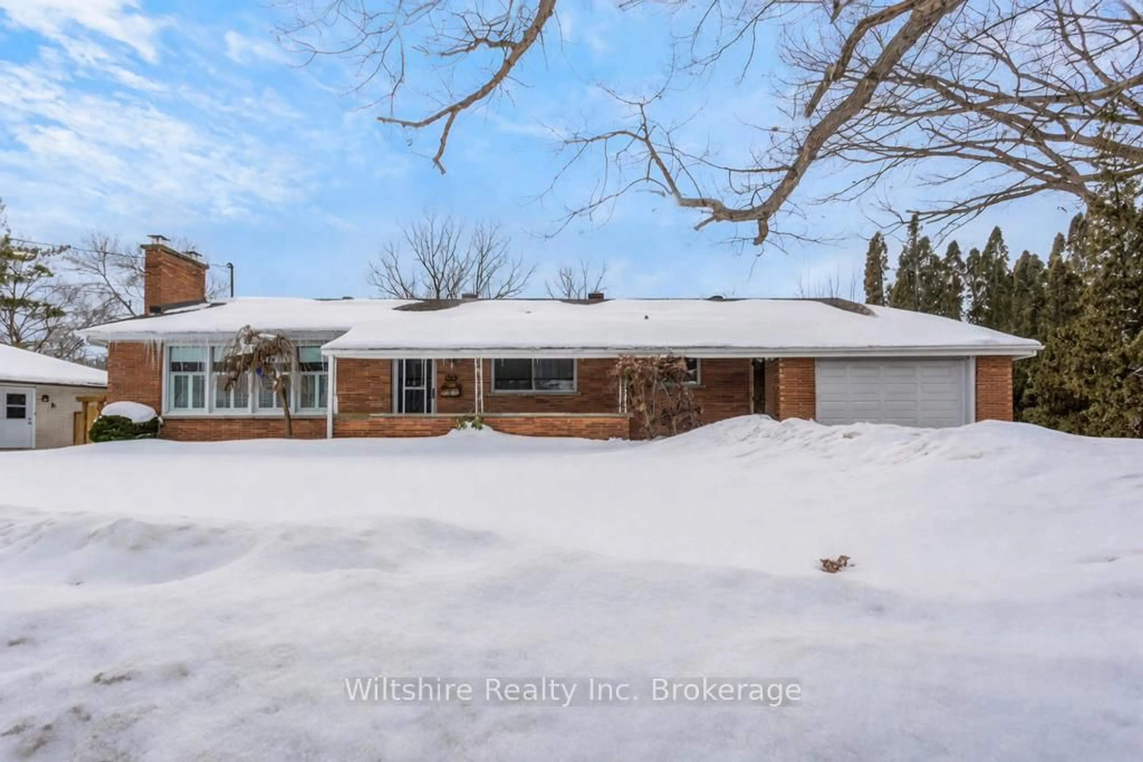 A pic from outside/outdoor area/front of a property/back of a property/a pic from drone, street for 159 Lisgar Ave, Tillsonburg Ontario N4G 3L5