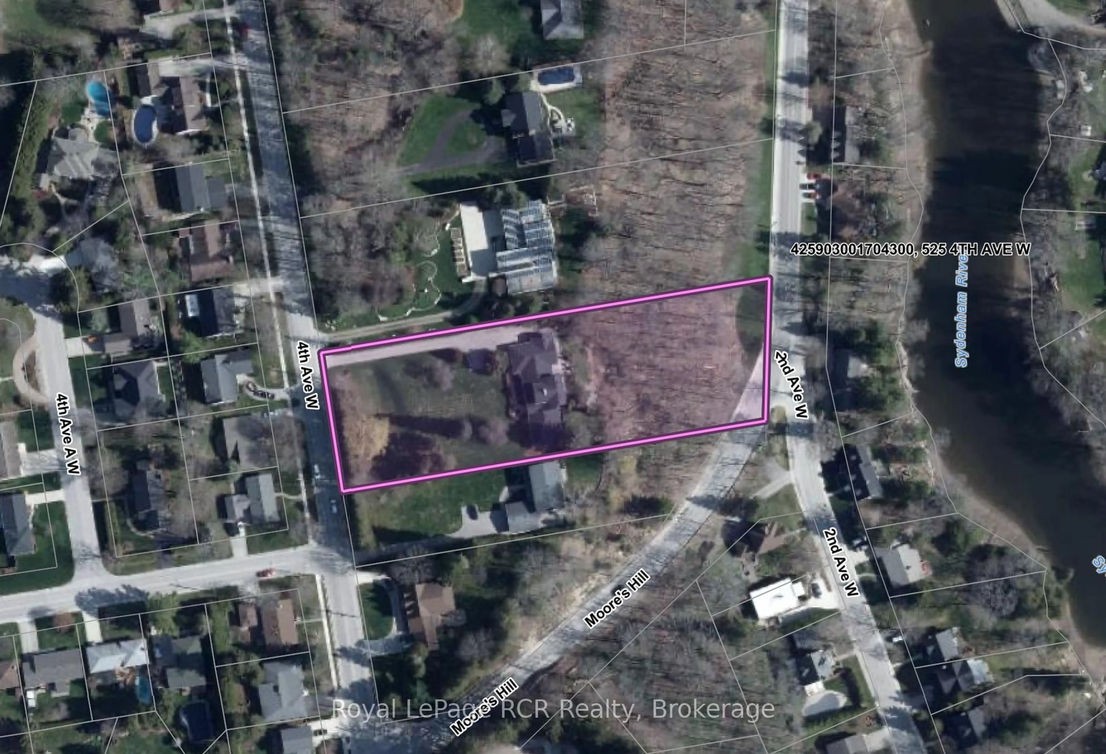 A pic from outside/outdoor area/front of a property/back of a property/a pic from drone, building for 525 4th Ave, Owen Sound Ontario N4K 4V3