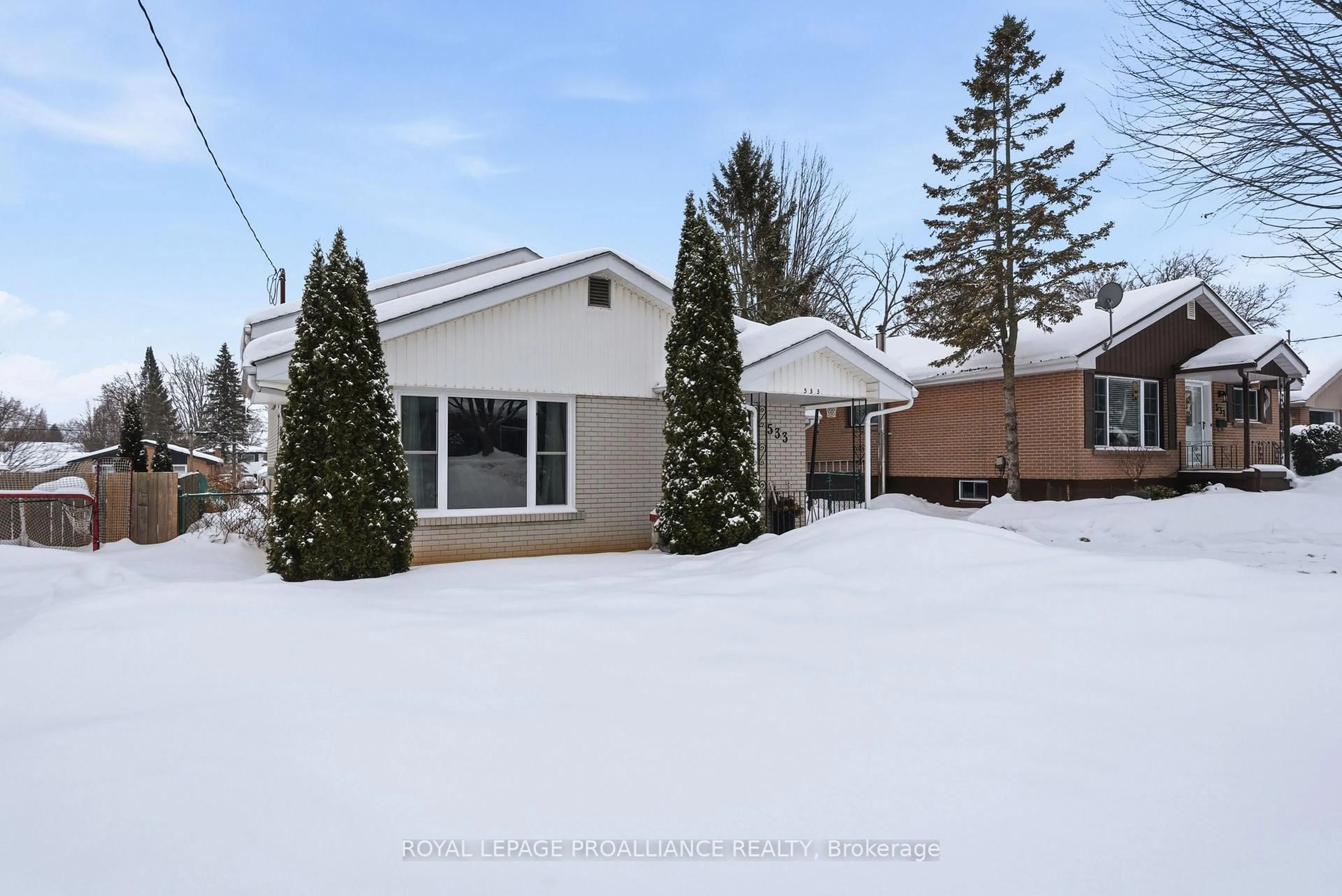 A pic from outside/outdoor area/front of a property/back of a property/a pic from drone, street for 533 Bridge St, Belleville Ontario K8N 1R7