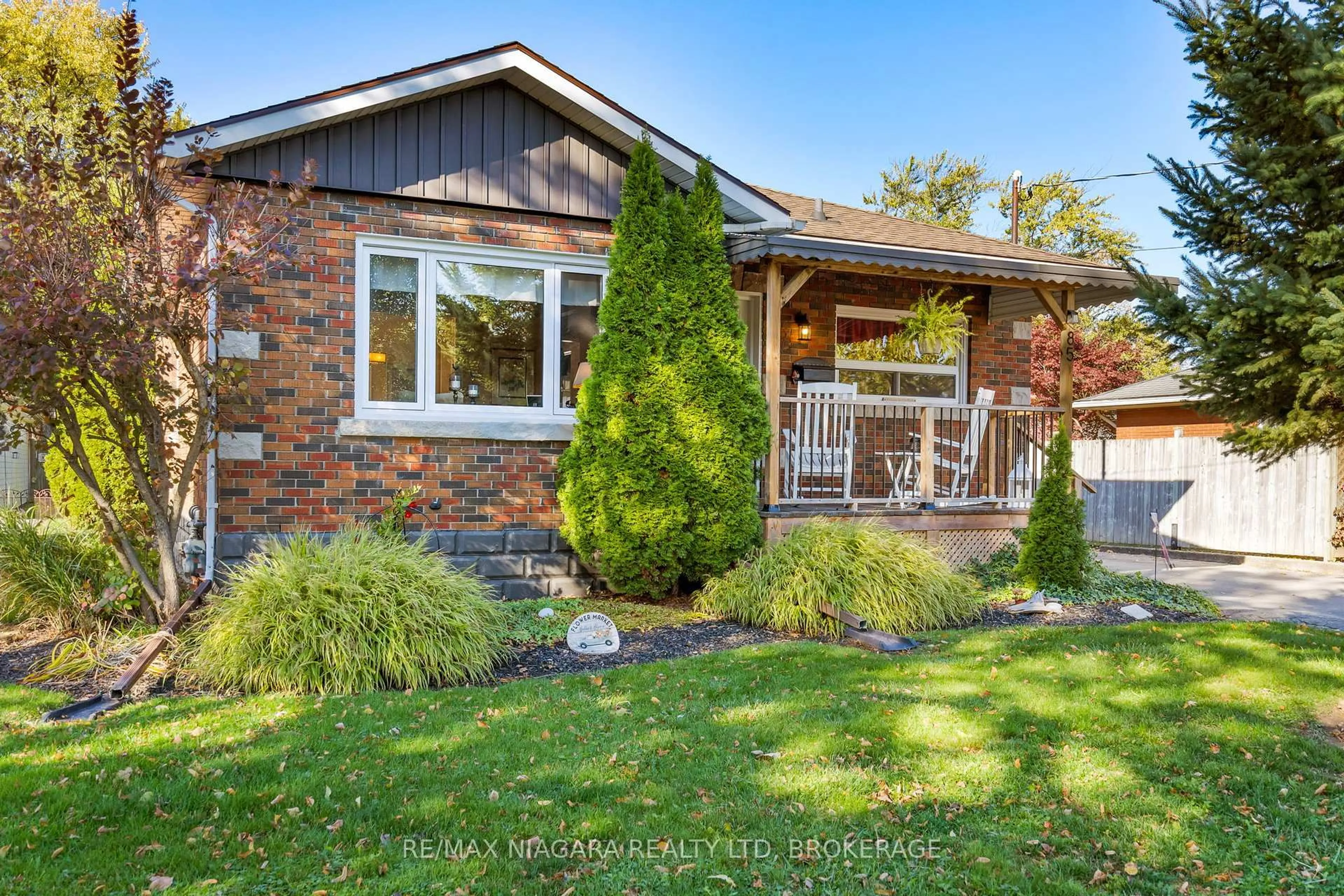 Home with brick exterior material, unknown for 85 Golden Blvd, Welland Ontario L3B 1H8