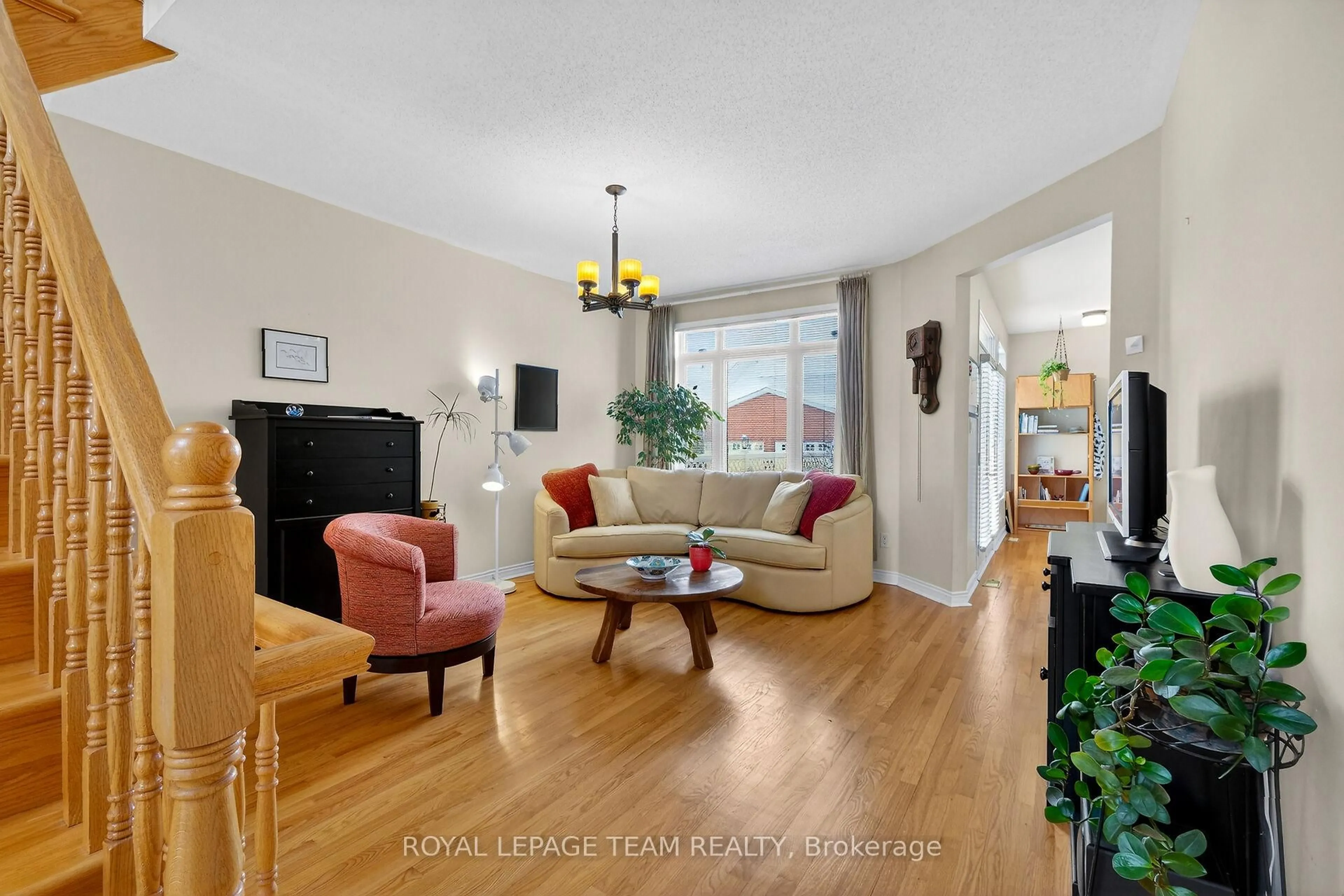 Living room with furniture, wood/laminate floor for 52 Great Oak Private, Ottawa Ontario K1G 6P8