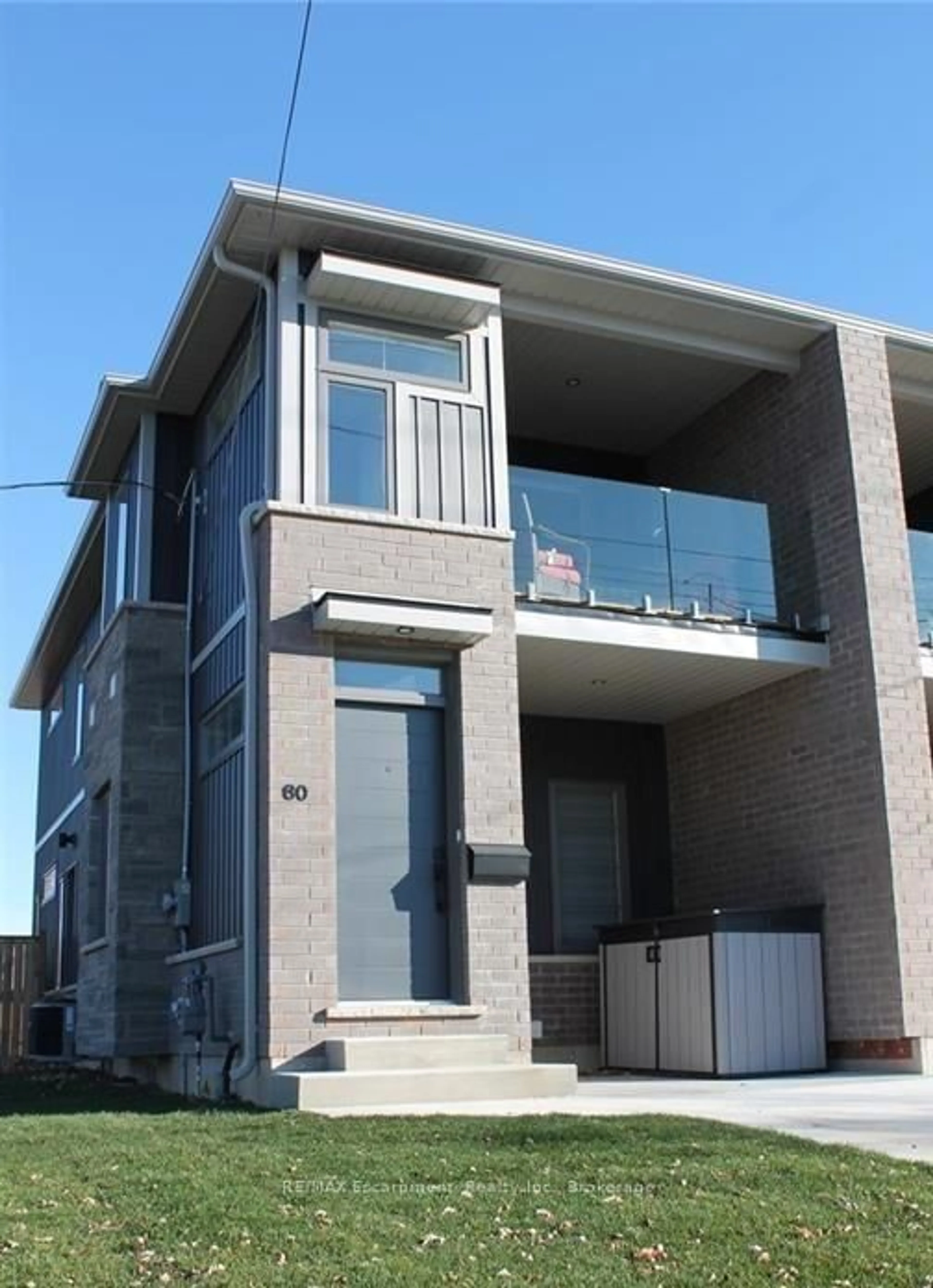 Home with brick exterior material, building for 60 Park Ave, St. Catharines Ontario L2P 1R2