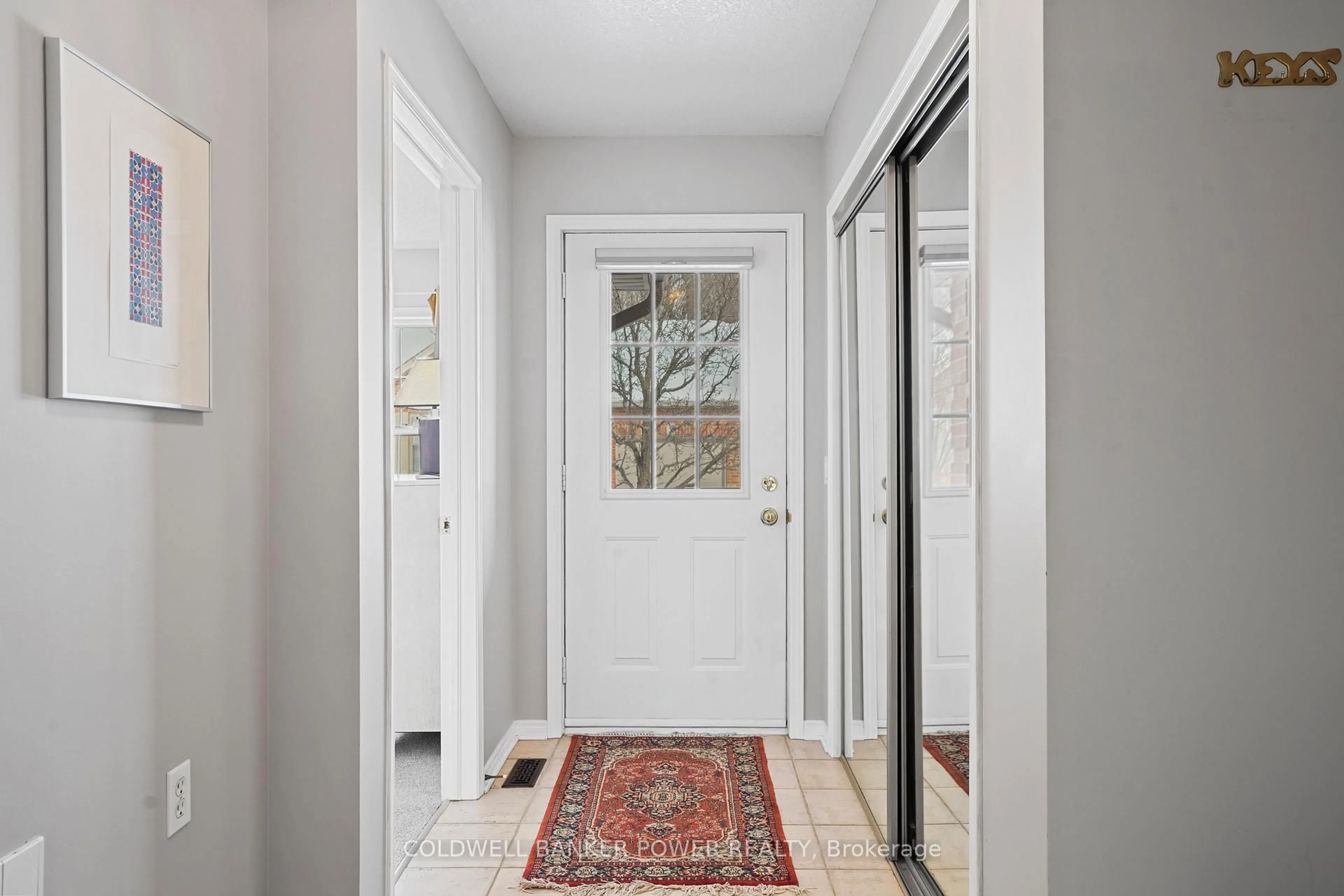 Indoor entryway for 1337 Commissioners Rd #17, London South Ontario N6K 4V2