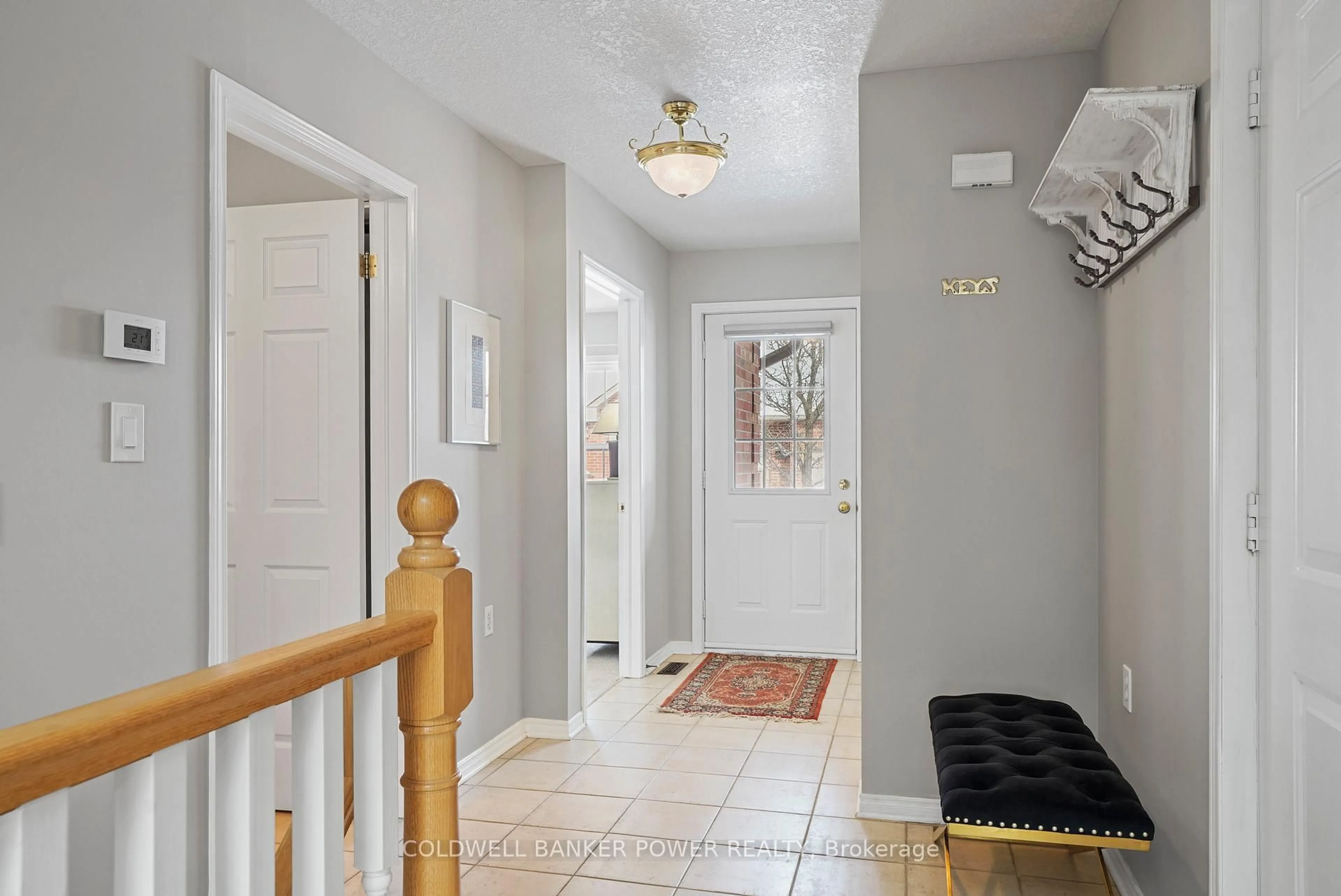 Indoor entryway for 1337 Commissioners Rd #17, London South Ontario N6K 4V2