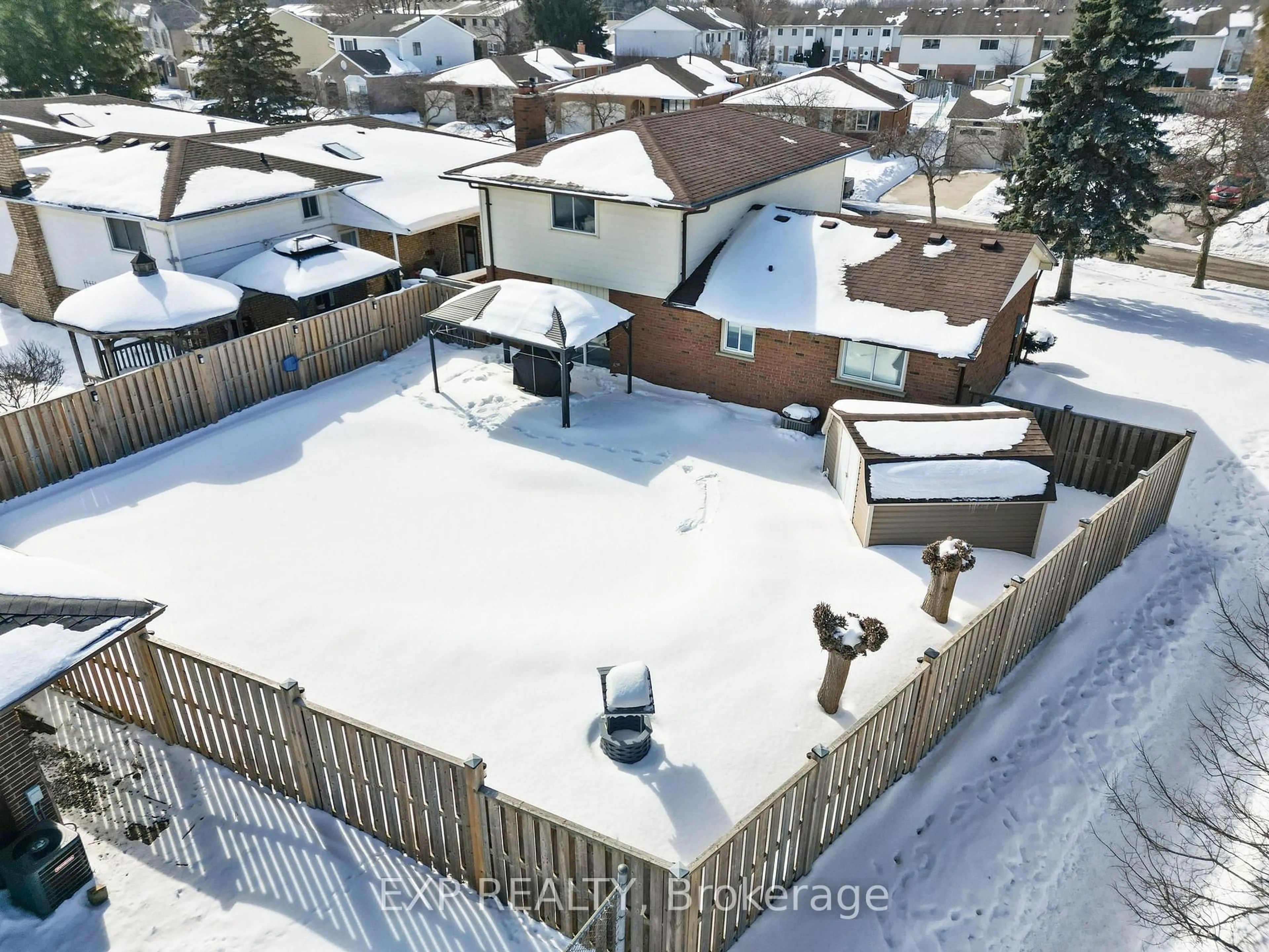 A pic from outside/outdoor area/front of a property/back of a property/a pic from drone, street for 111 Roundhill Crt, London South Ontario N5Z 4N3
