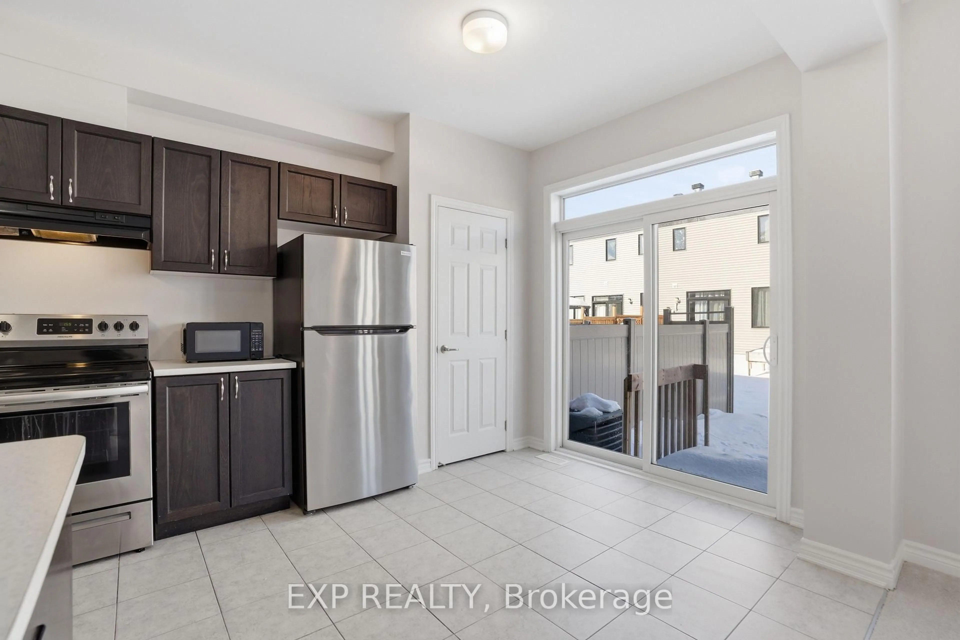 Unknown for 714 Derreen Ave, Ottawa Ontario K2S 2Y7