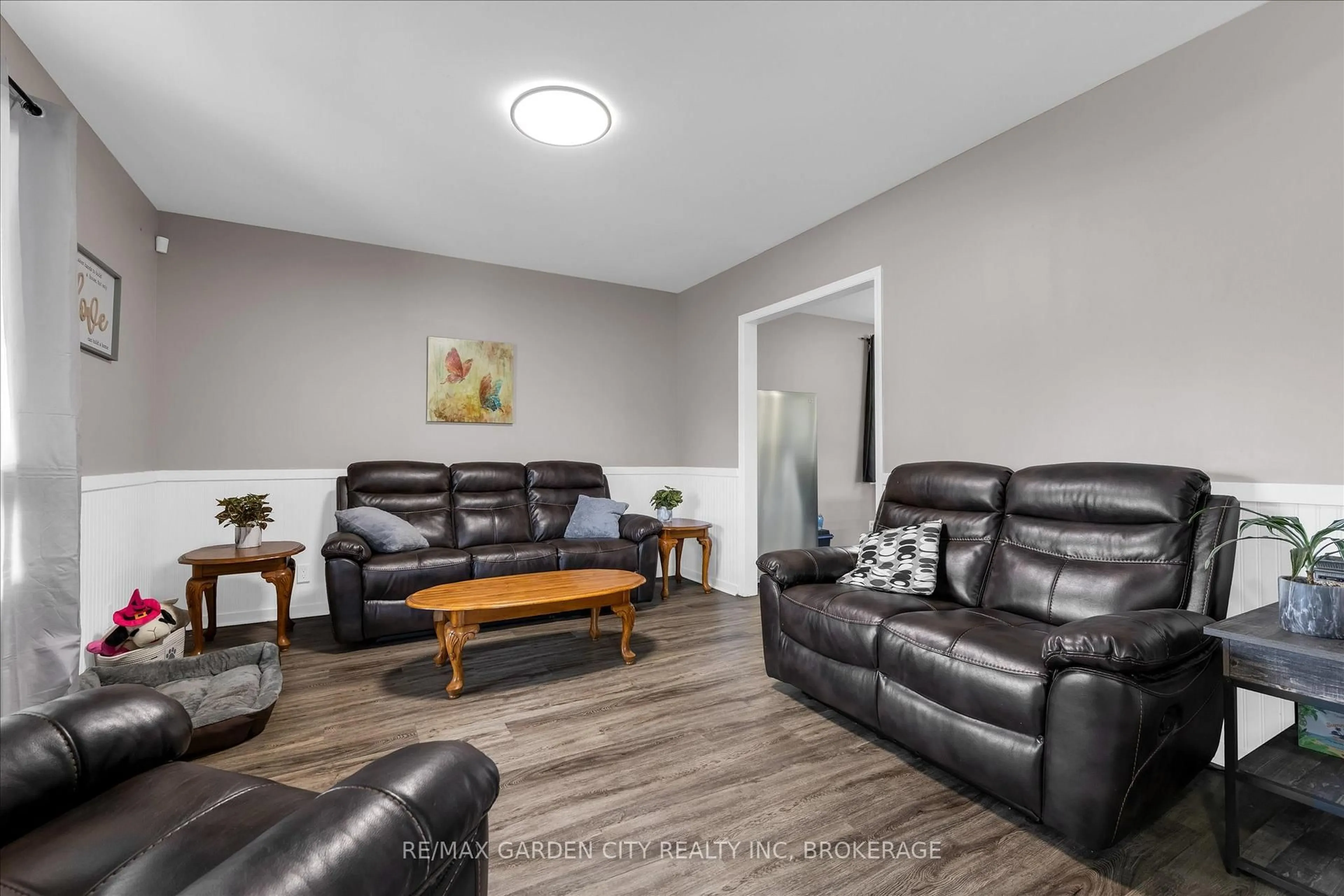 Living room with furniture, unknown for 167 Durham St, Port Colborne Ontario L3K 1E2