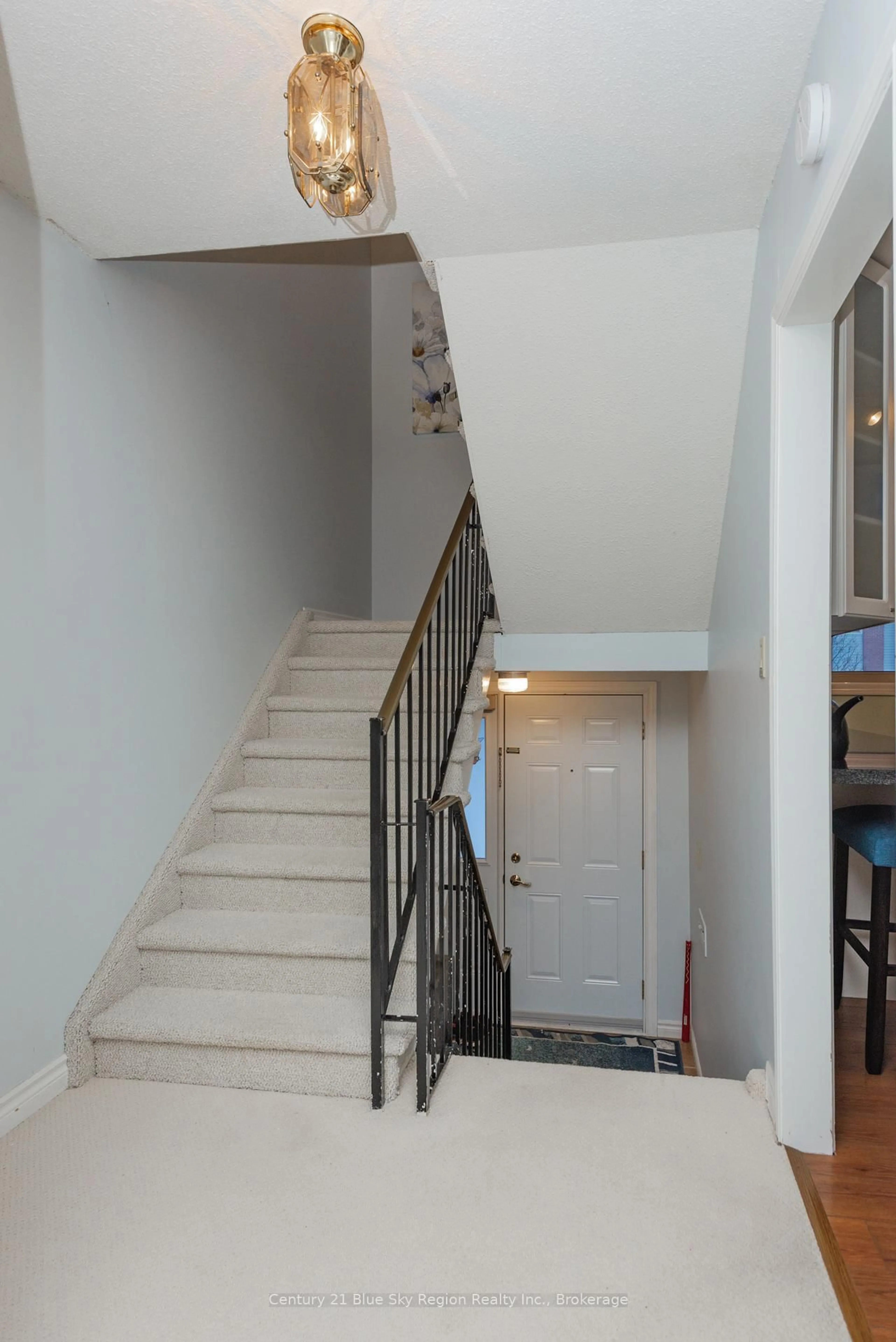 Indoor foyer for 450 Lakeshore Dr #C1, North Bay Ontario P1A 2E1