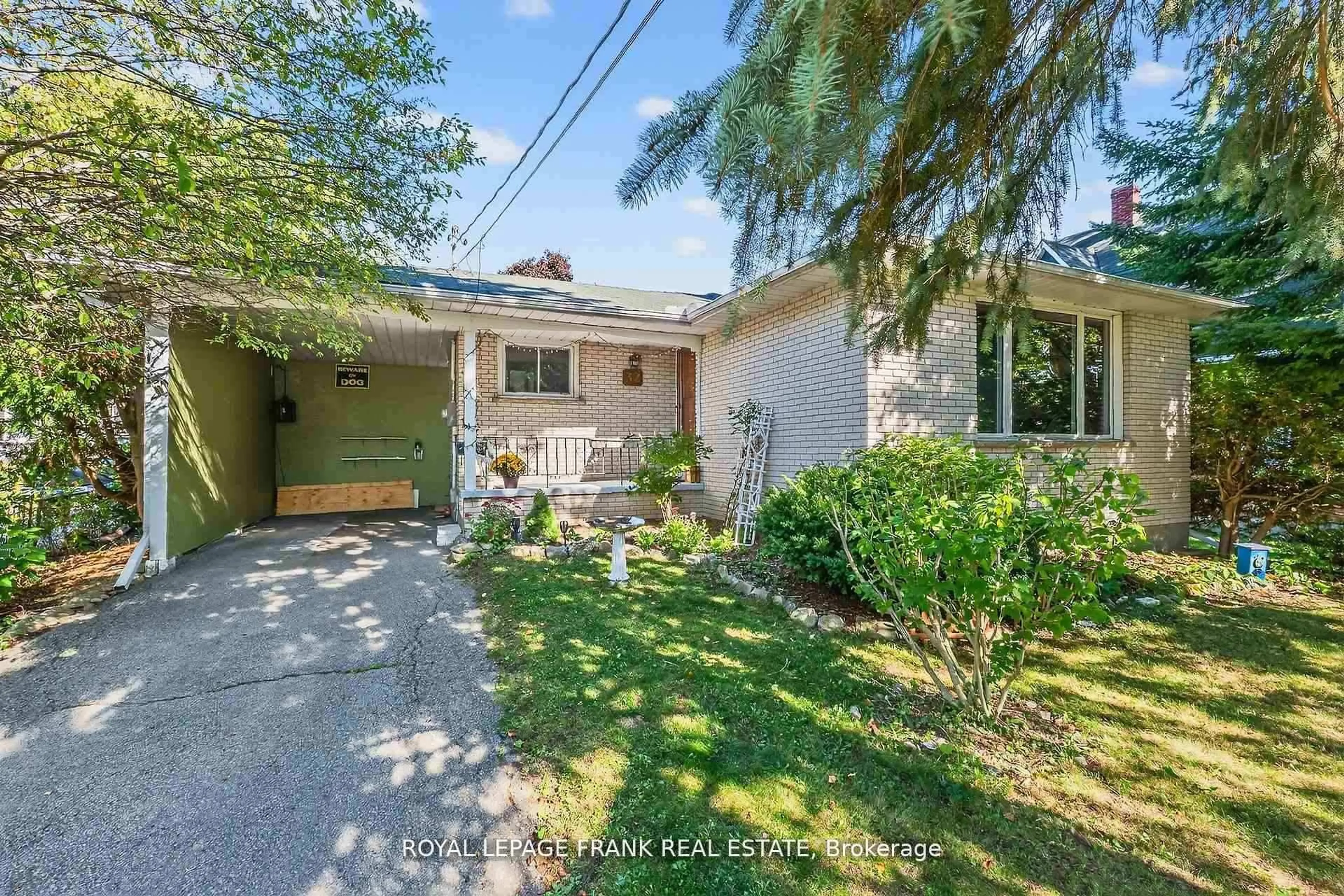 A pic from outside/outdoor area/front of a property/back of a property/a pic from drone, street for 32 Melbourne St, Kawartha Lakes Ontario K9V 1X7