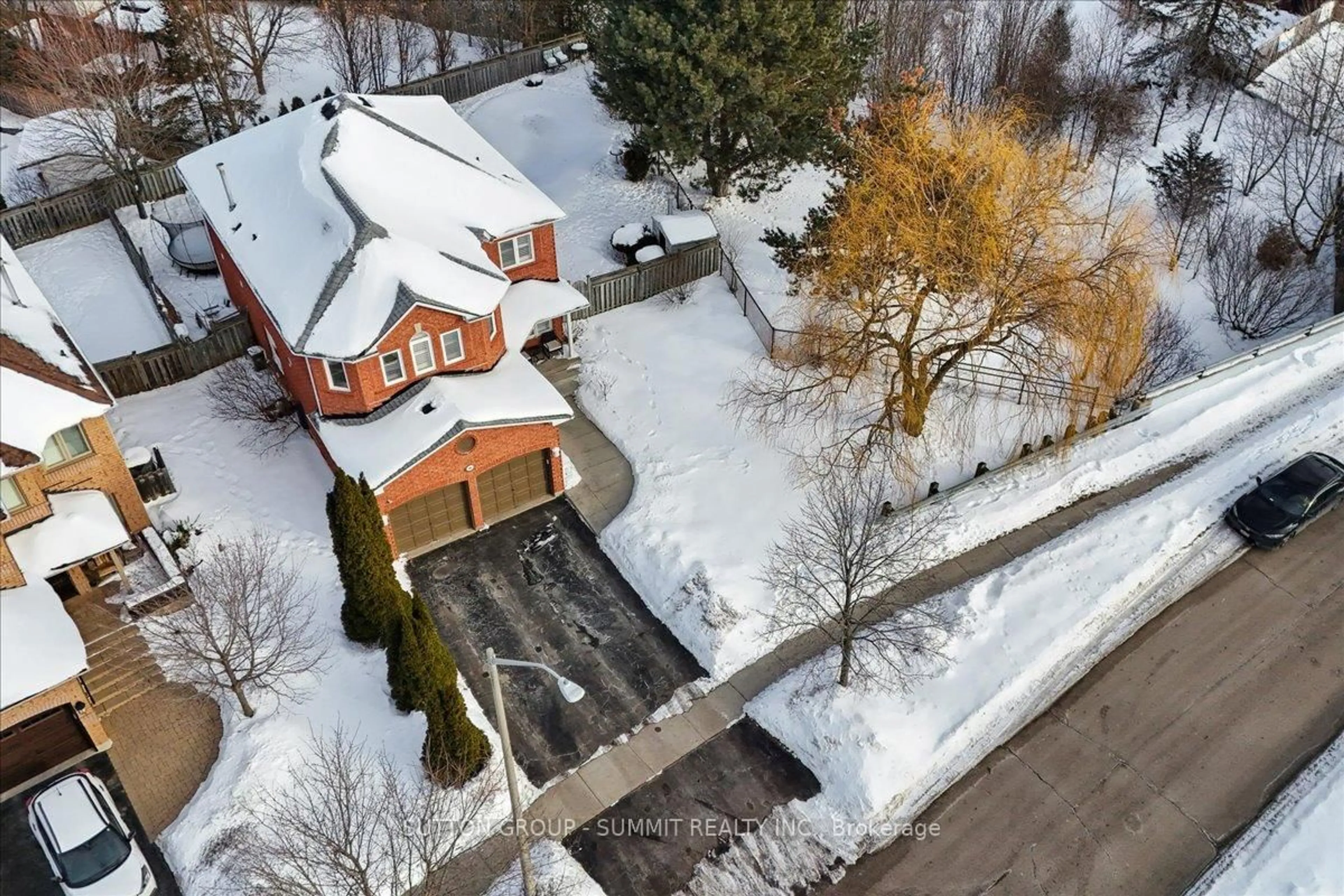 A pic from outside/outdoor area/front of a property/back of a property/a pic from drone, street for 95 Ryans Way, Hamilton Ontario L8B 0P3