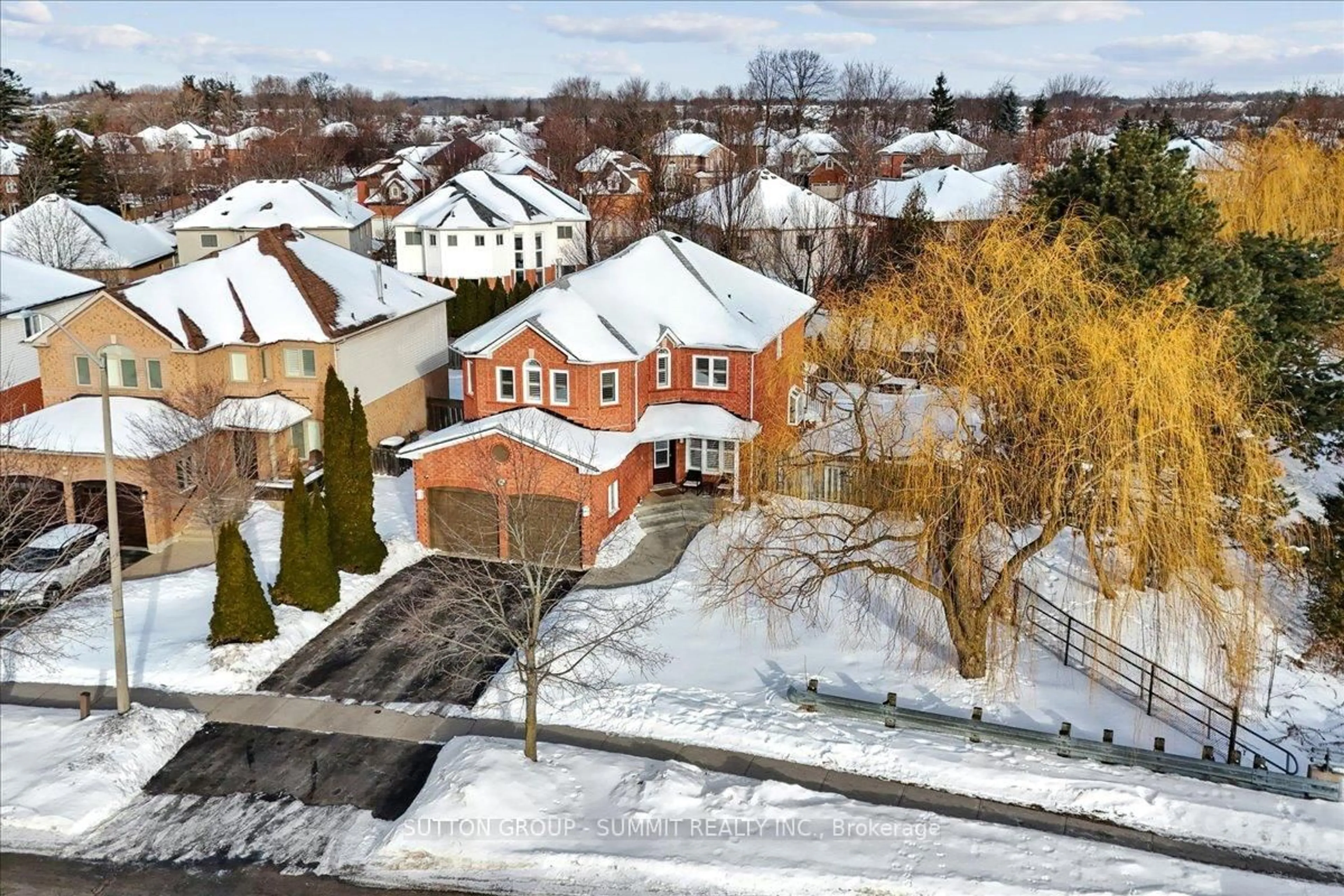 A pic from outside/outdoor area/front of a property/back of a property/a pic from drone, street for 95 Ryans Way, Hamilton Ontario L8B 0P3