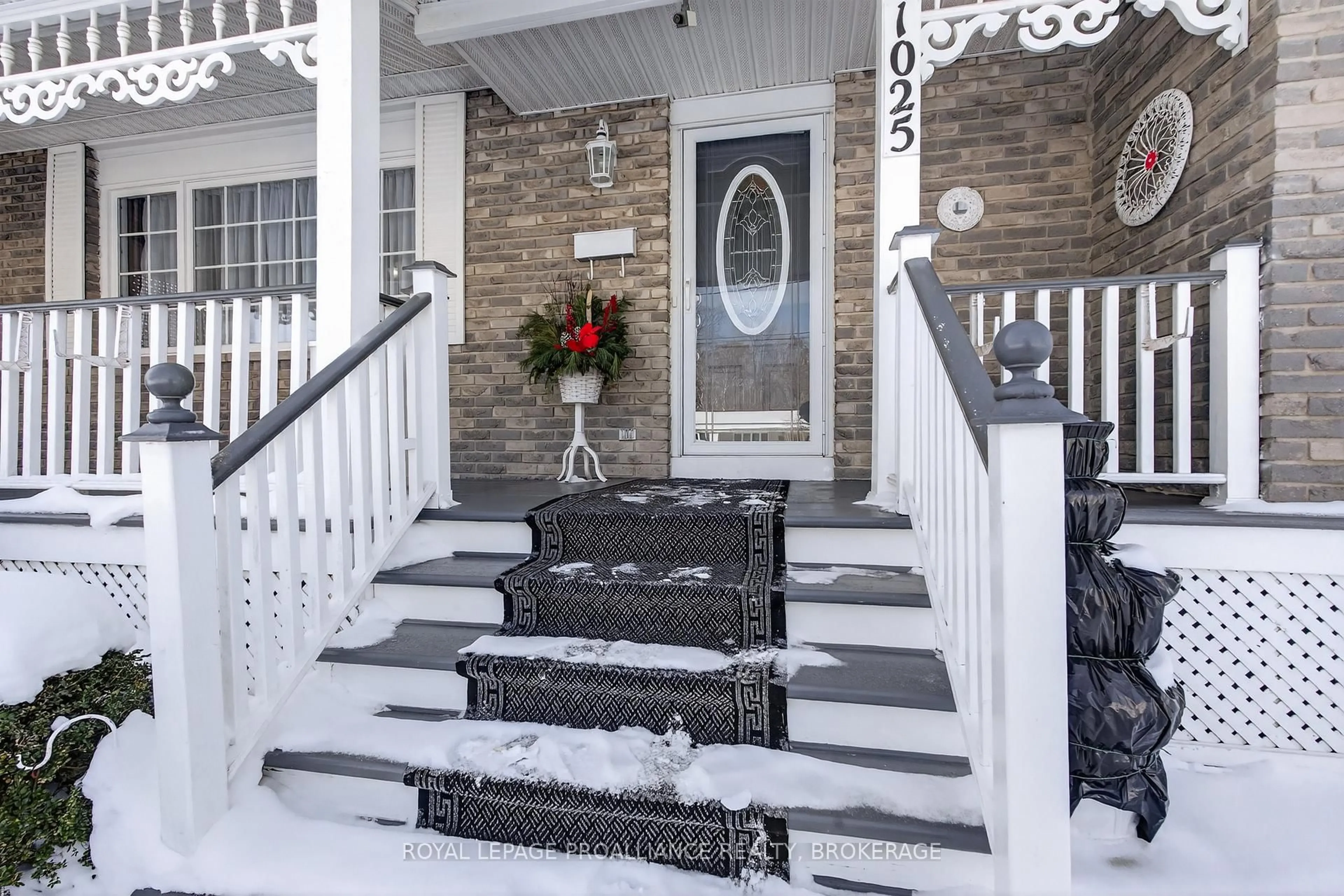 Indoor entryway for 1025 Wise St, Kingston Ontario K7P 2V9