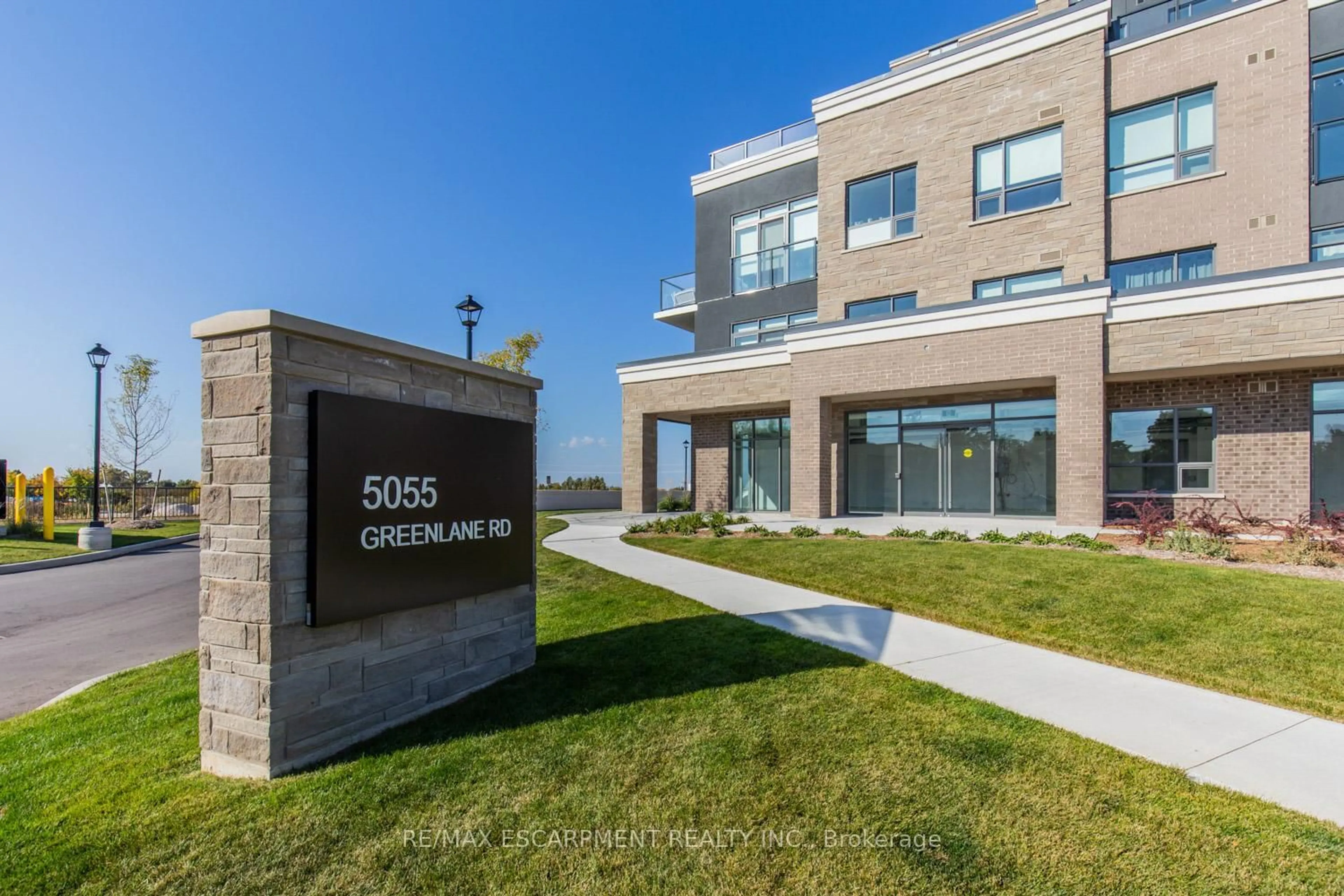 Home with brick exterior material, building for 5055 Greenlane Rd #611, Lincoln Ontario L0R 1B3