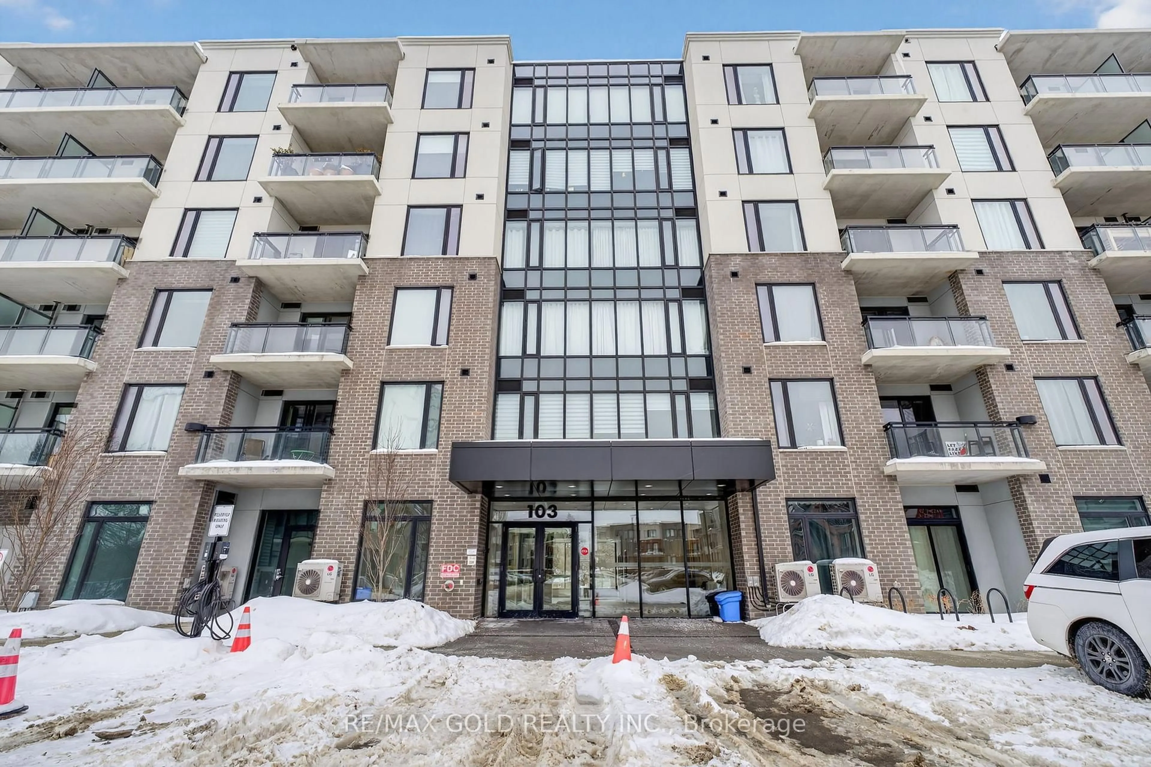 Indoor foyer for 103 Roger St #306, Waterloo Ontario N2J 0G2