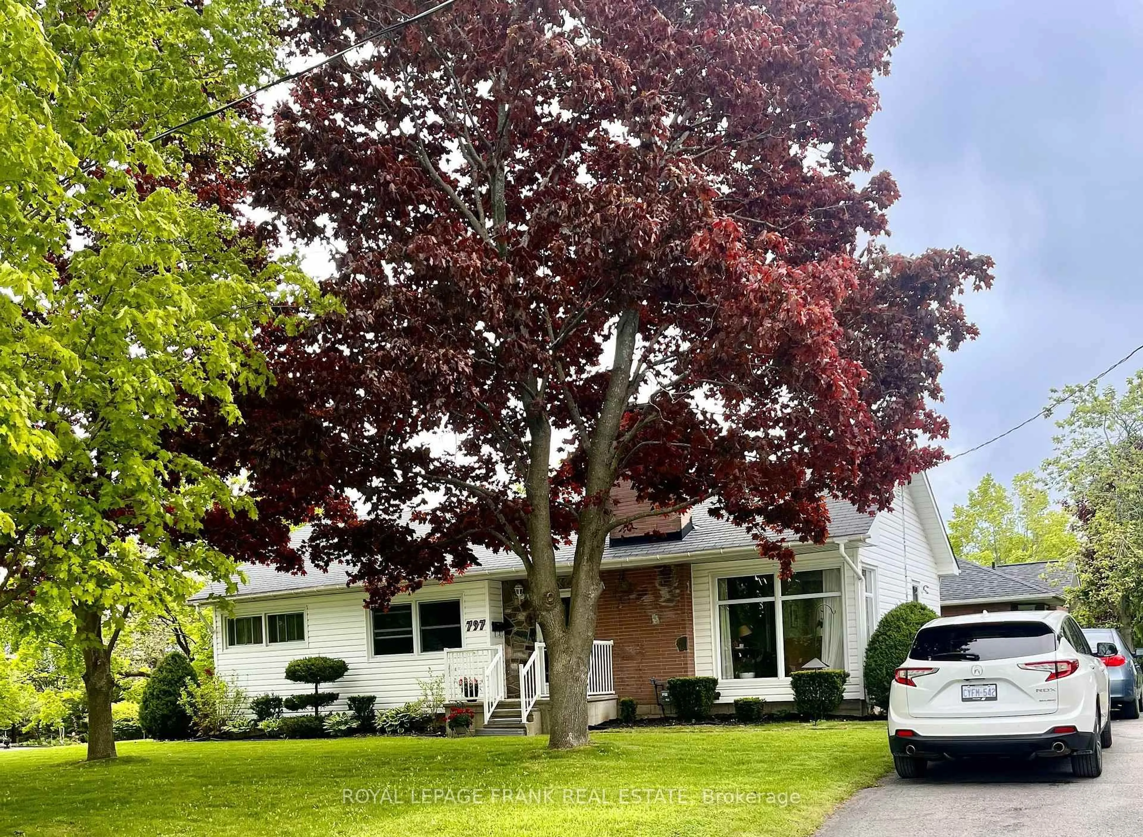 Home with vinyl exterior material, street for 797 Valleyview Dr, Peterborough Ontario K9J 6P9