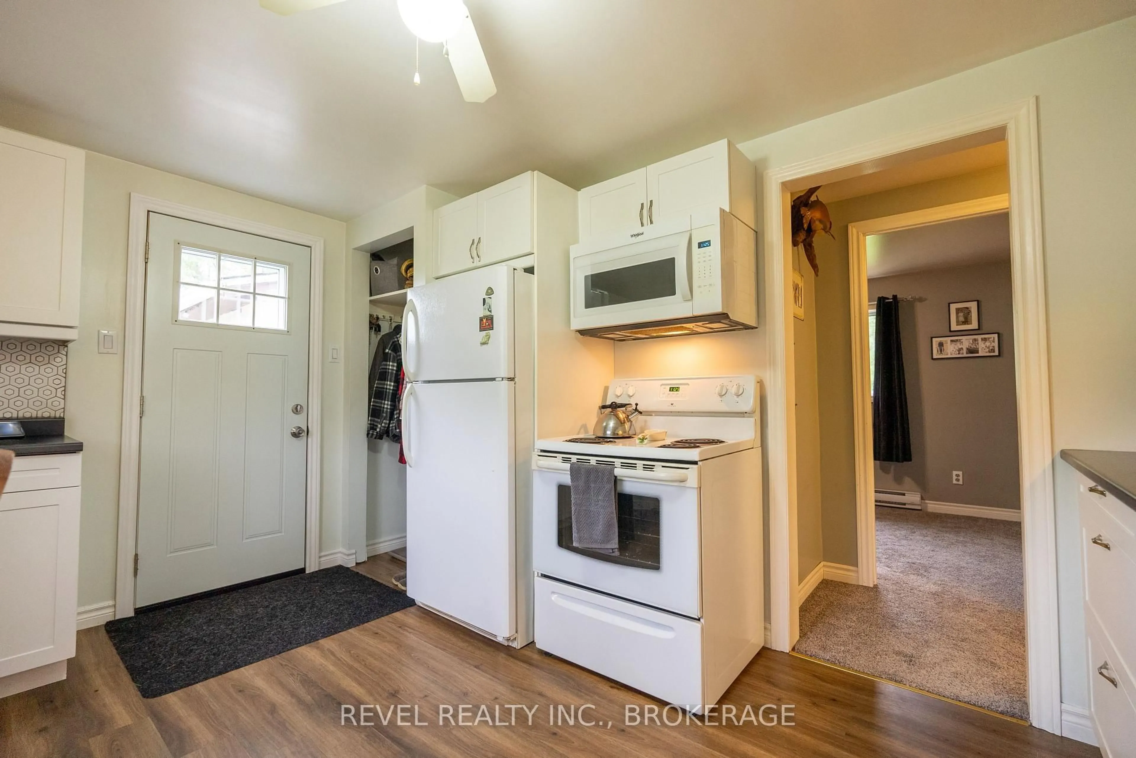 Standard kitchen, unknown for 62 Highway 17 Highway, Spanish Ontario P0P 2A0