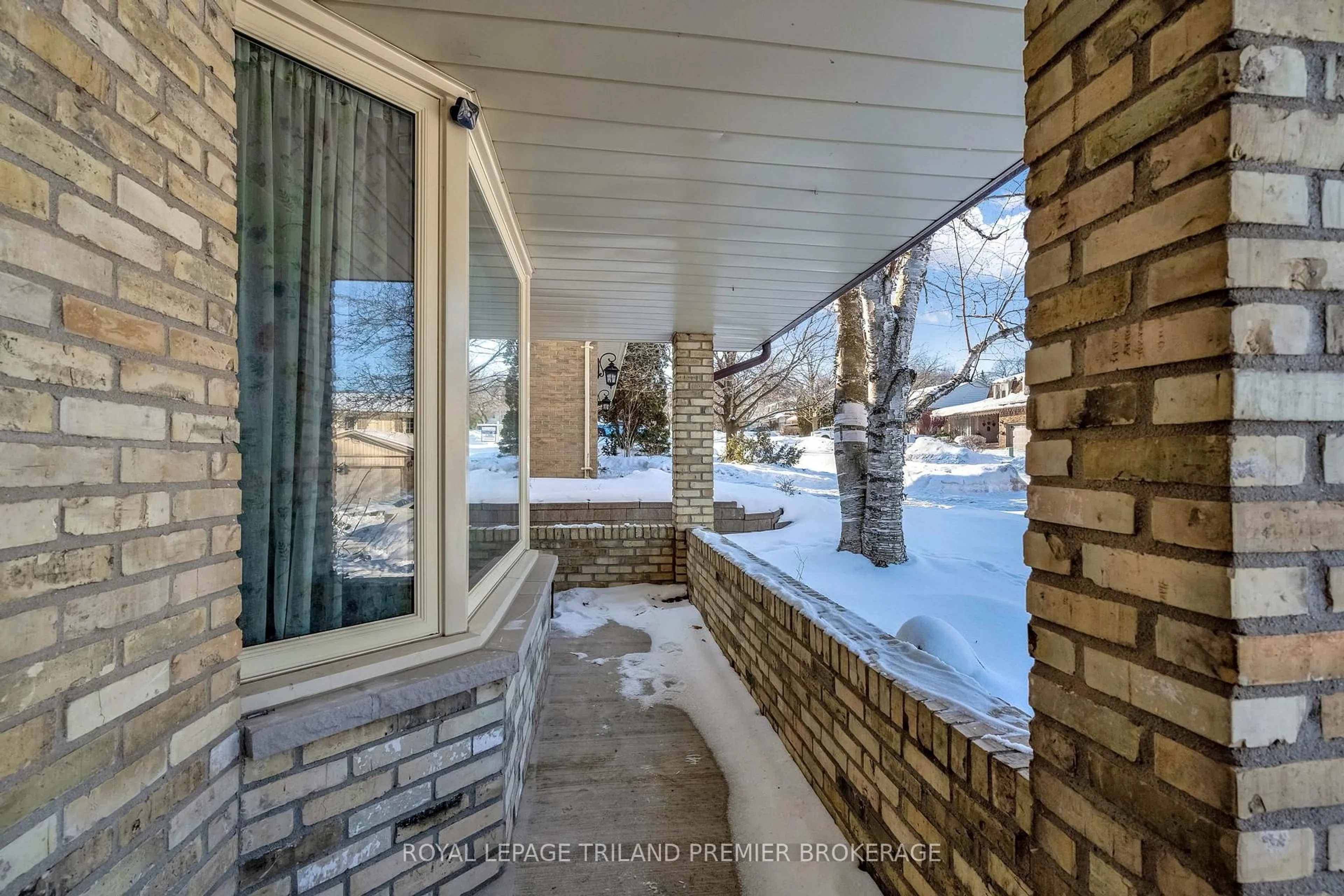 Unknown for 31 Foxcroft Cres, London South Ontario N6K 3A3