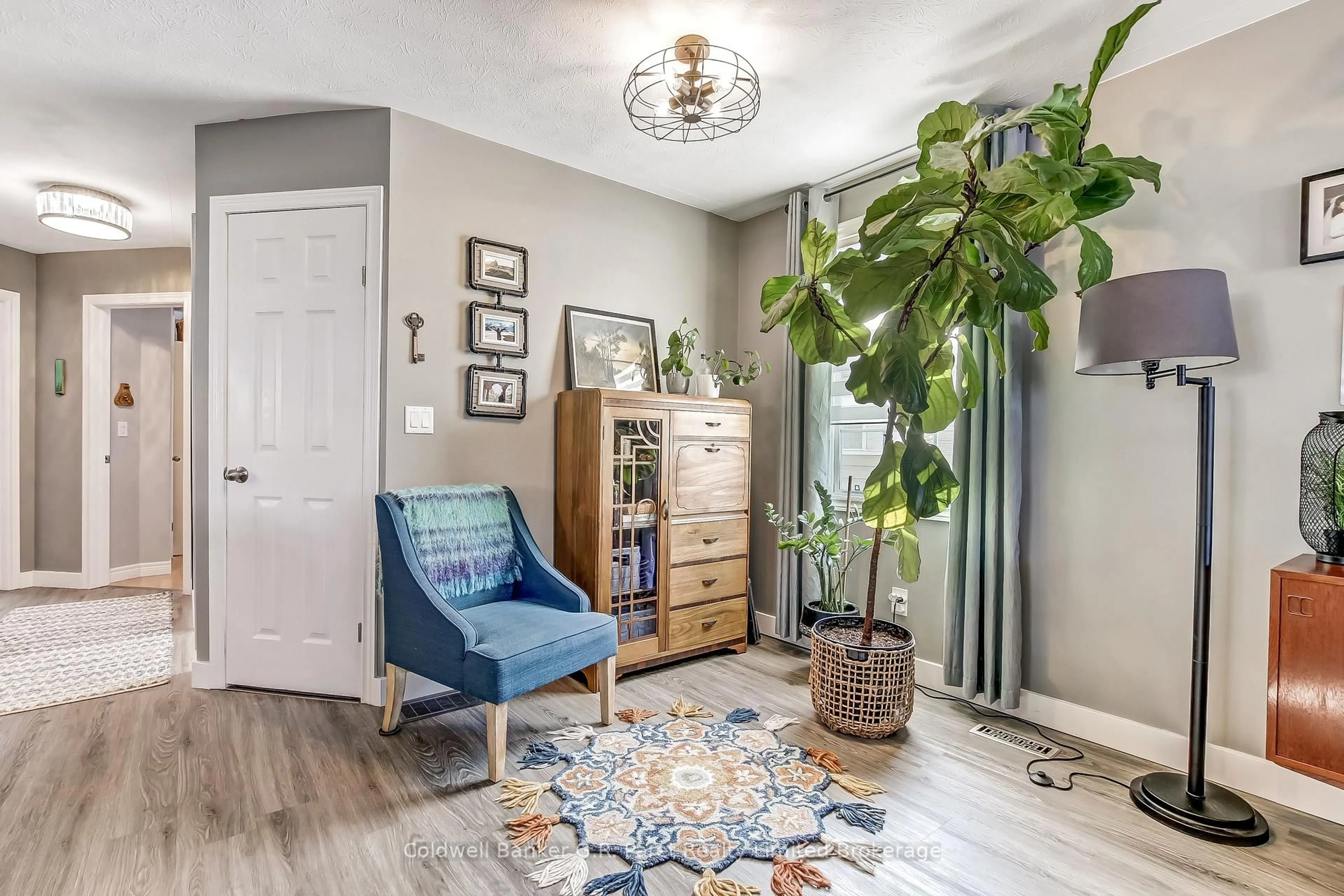 Indoor entryway for 12 Peach St, Tillsonburg Ontario N4G 5N8