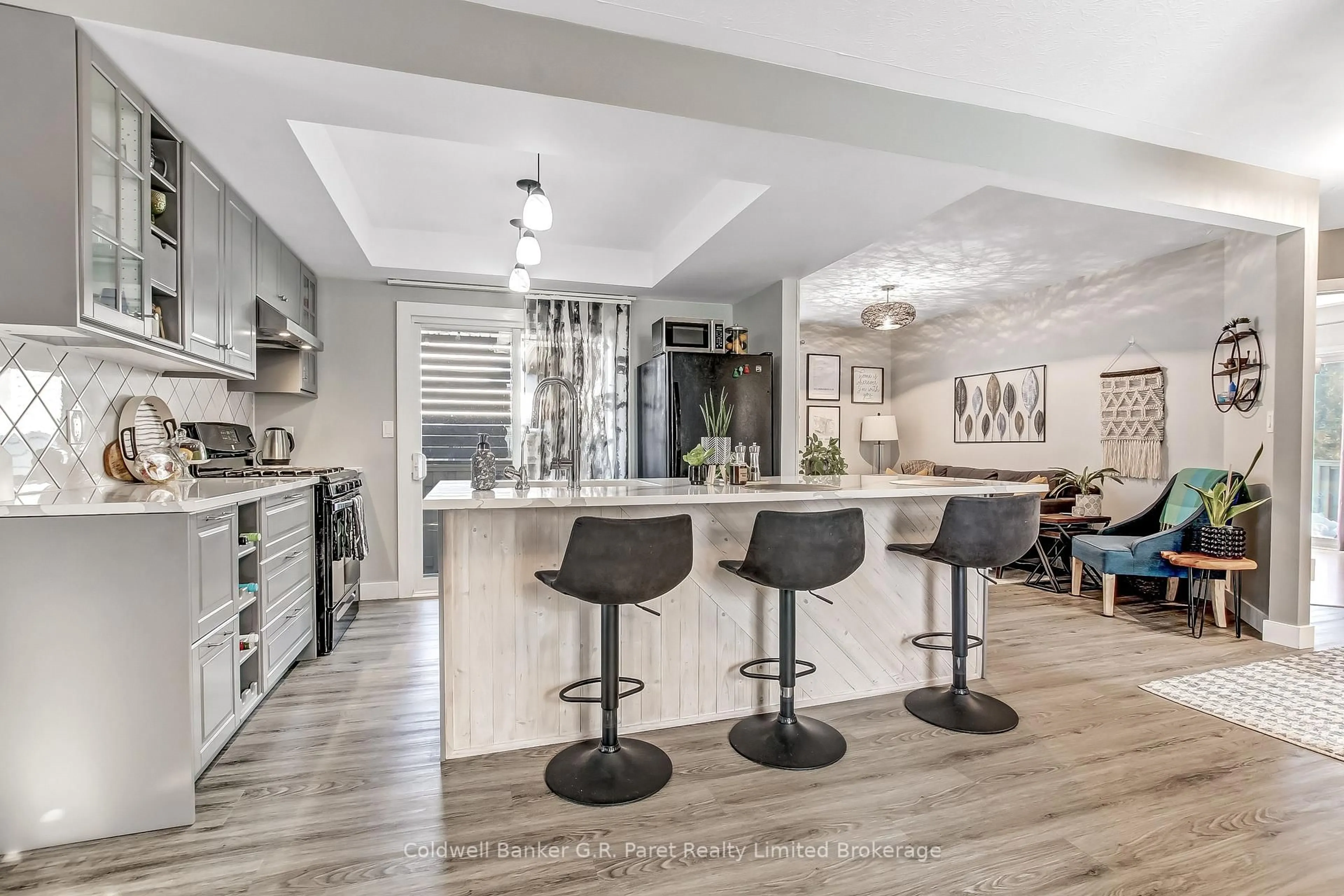 Open concept kitchen, unknown for 12 Peach St, Tillsonburg Ontario N4G 5N8