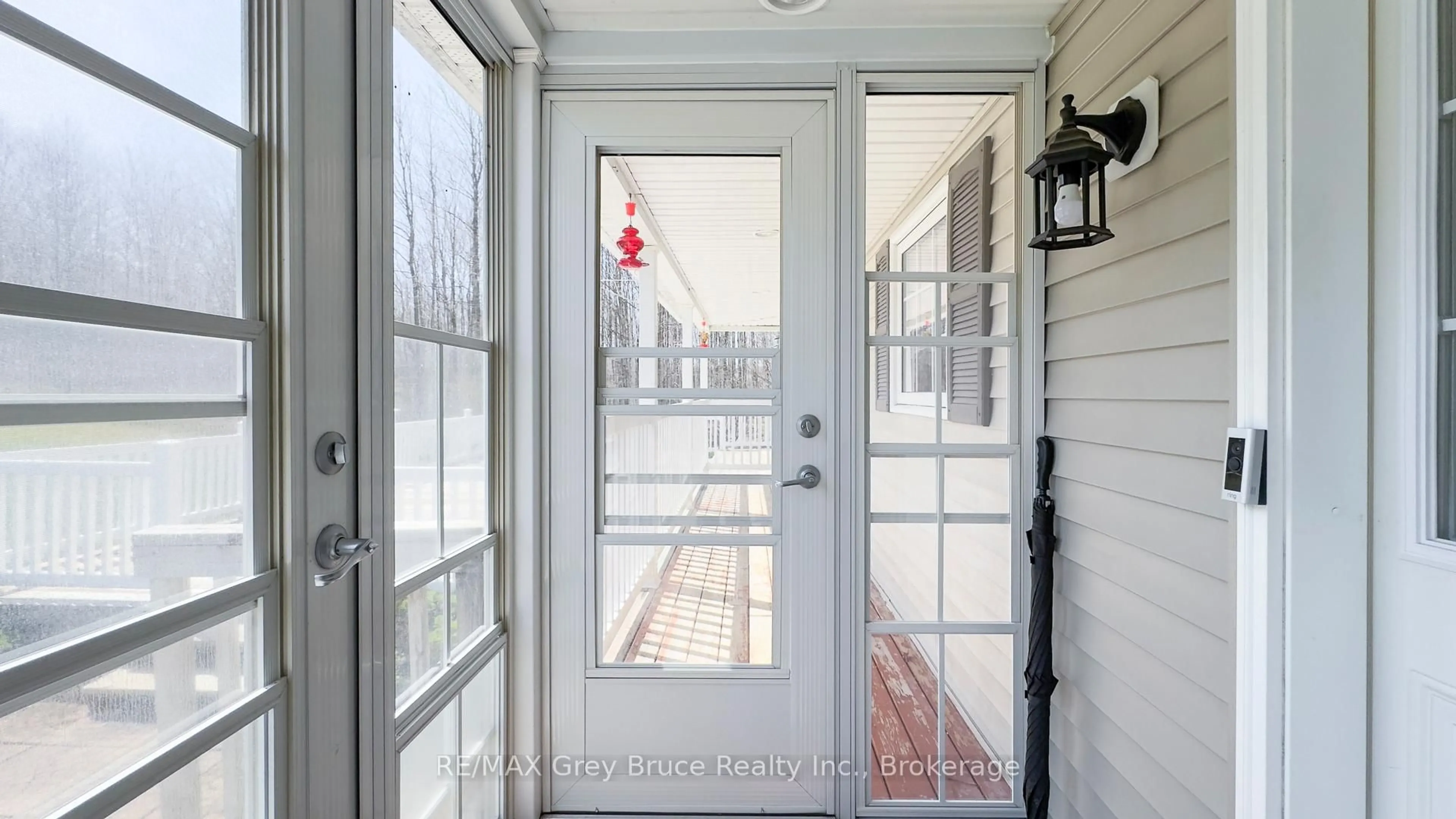 Indoor entryway for 720291 20 Sdrd, Chatsworth Ontario N0H 1R0