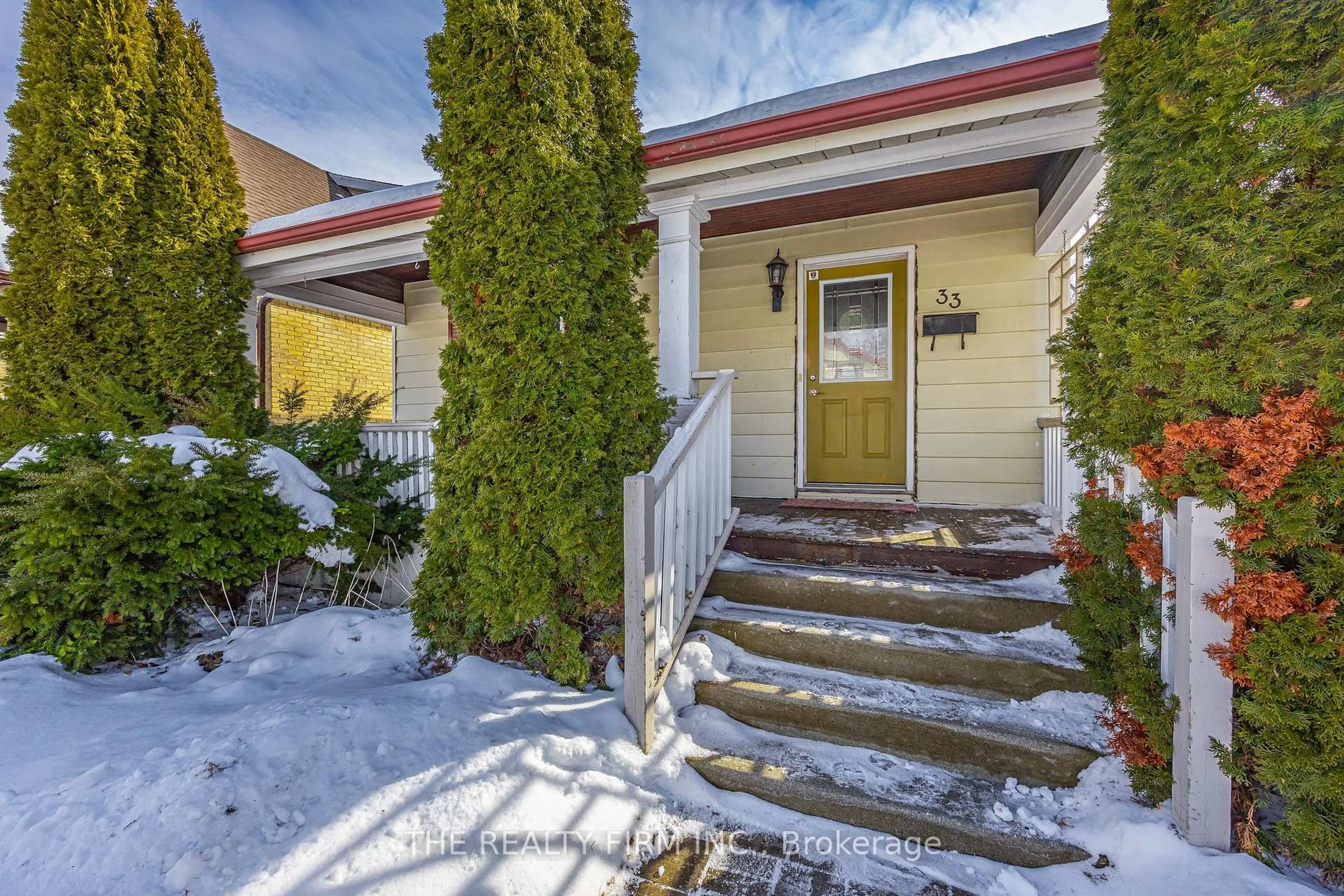 Indoor entryway for 33 Terrence St, London East Ontario N5Z 1C3