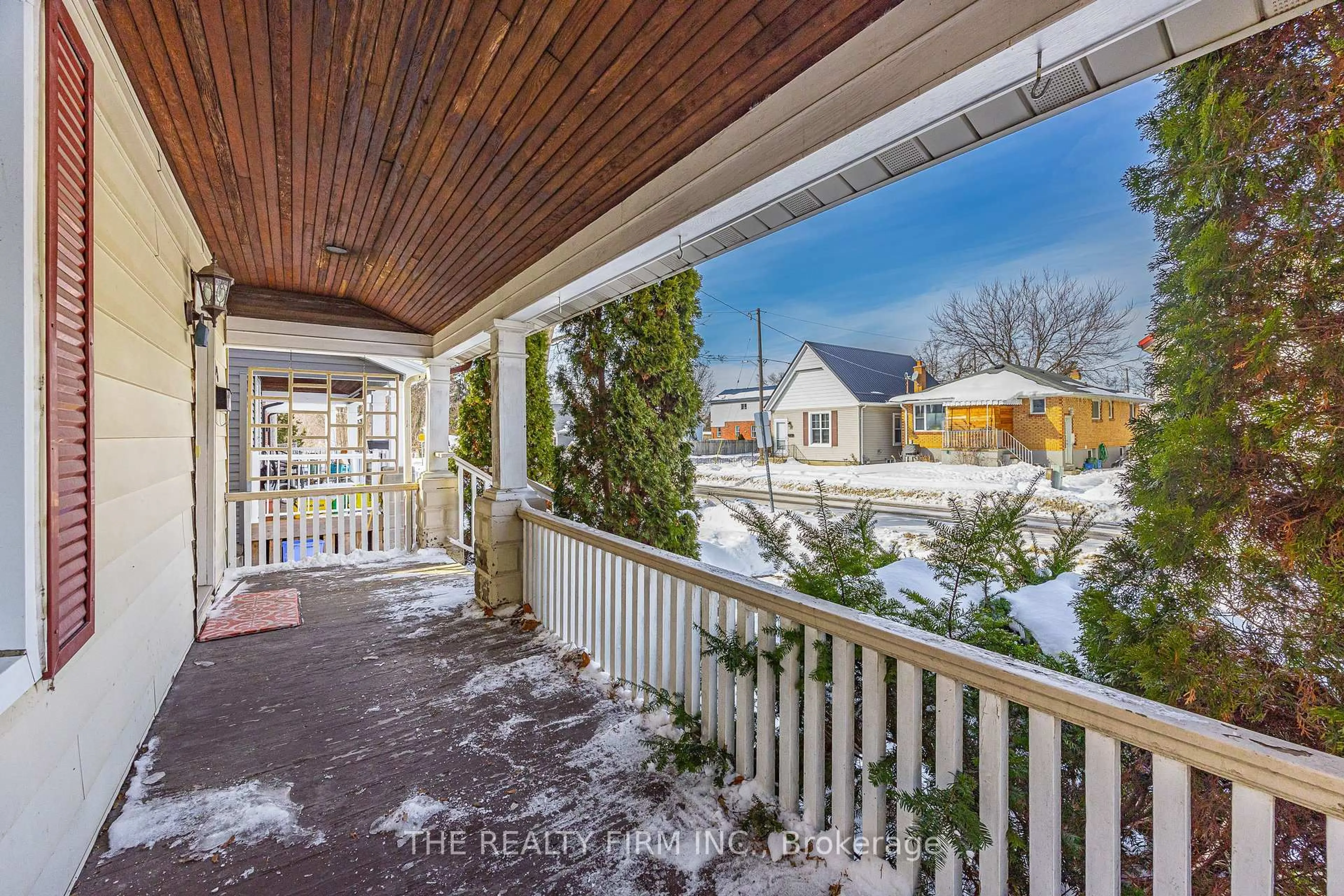 Patio, street for 33 Terrence St, London East Ontario N5Z 1C3