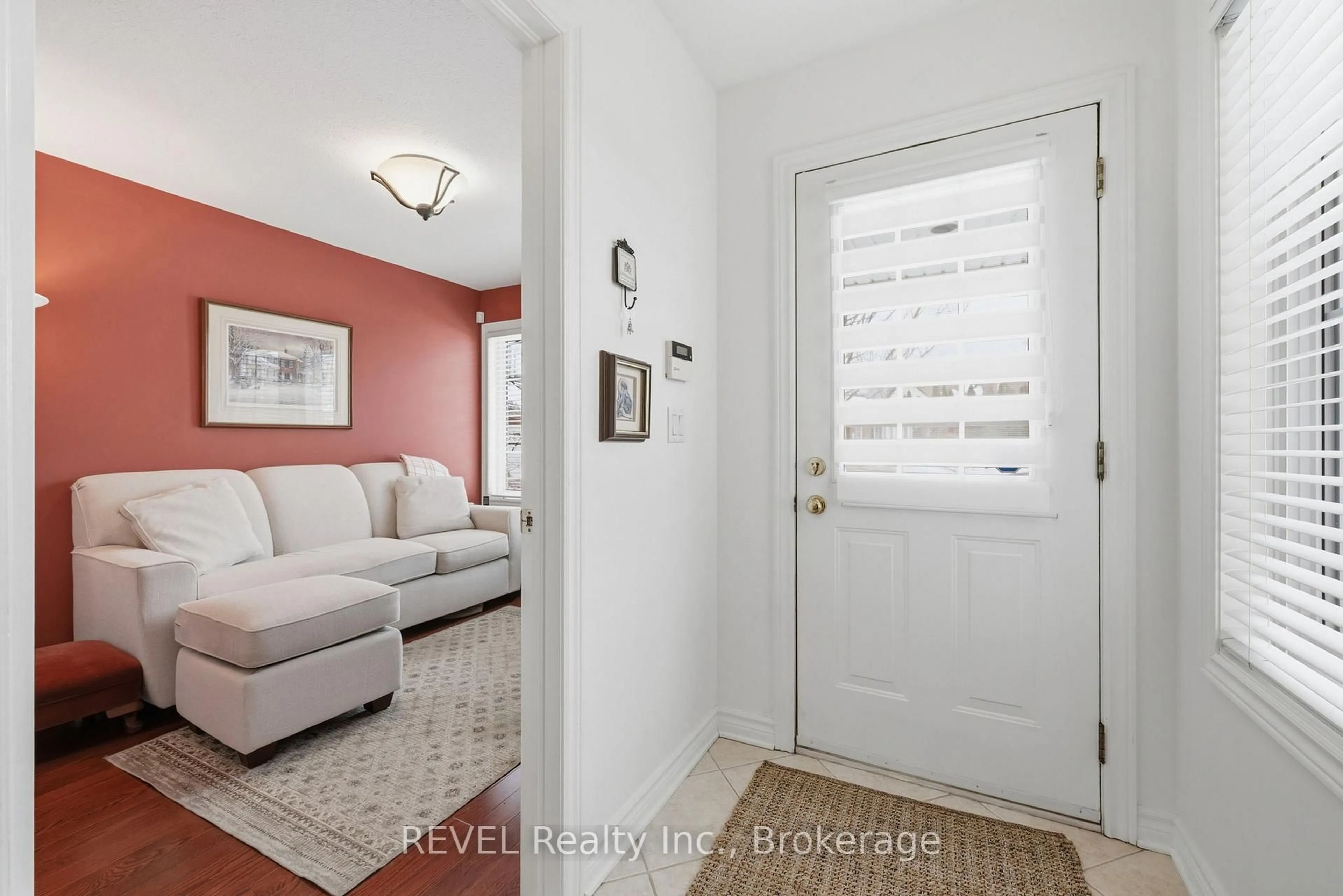 Indoor entryway for 1448 Niagara Stone Rd #8, Niagara-on-the-Lake Ontario L0S 1T0