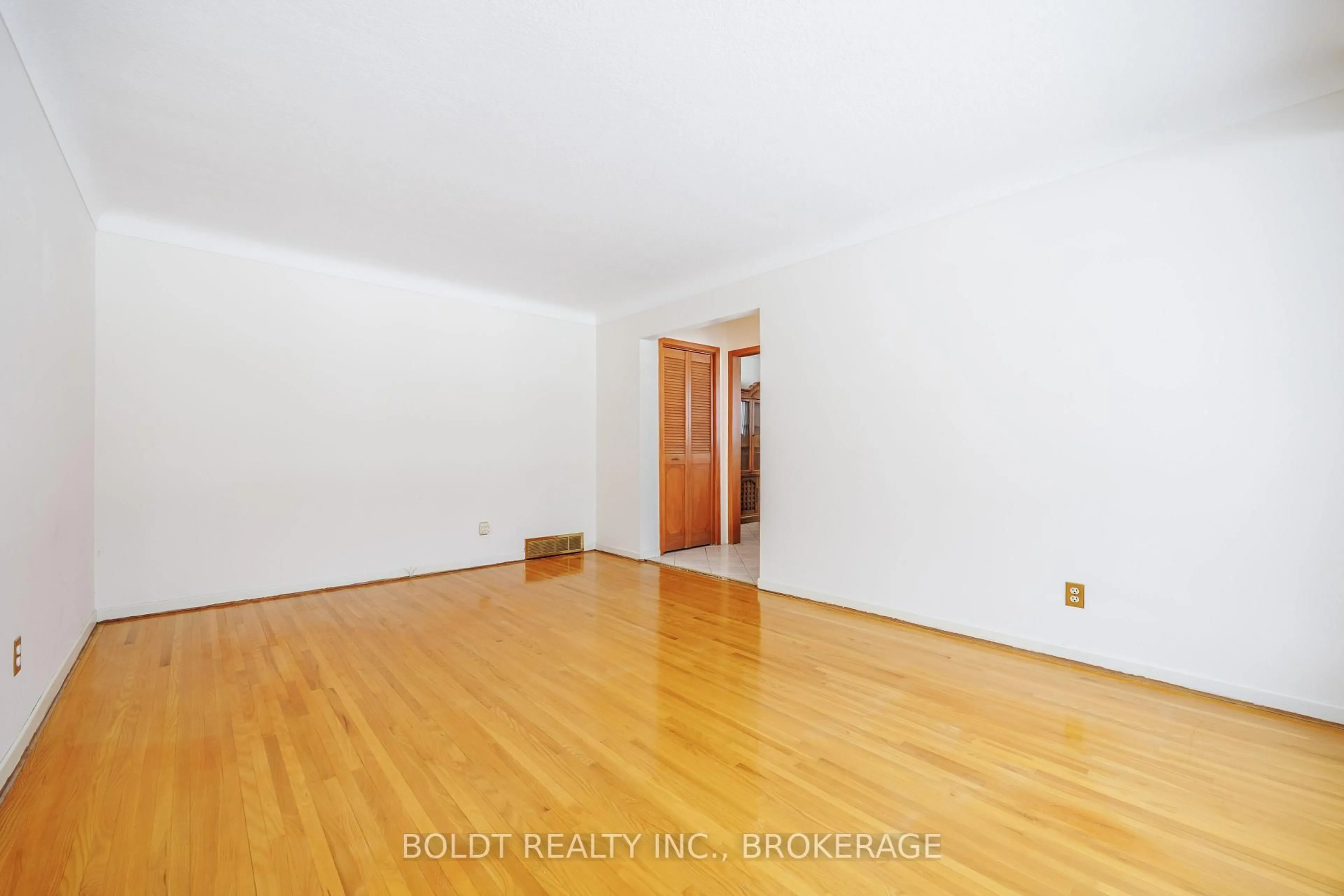 A pic of a room for 15 Nottingham Crt, St. Catharines Ontario L2M 1L6