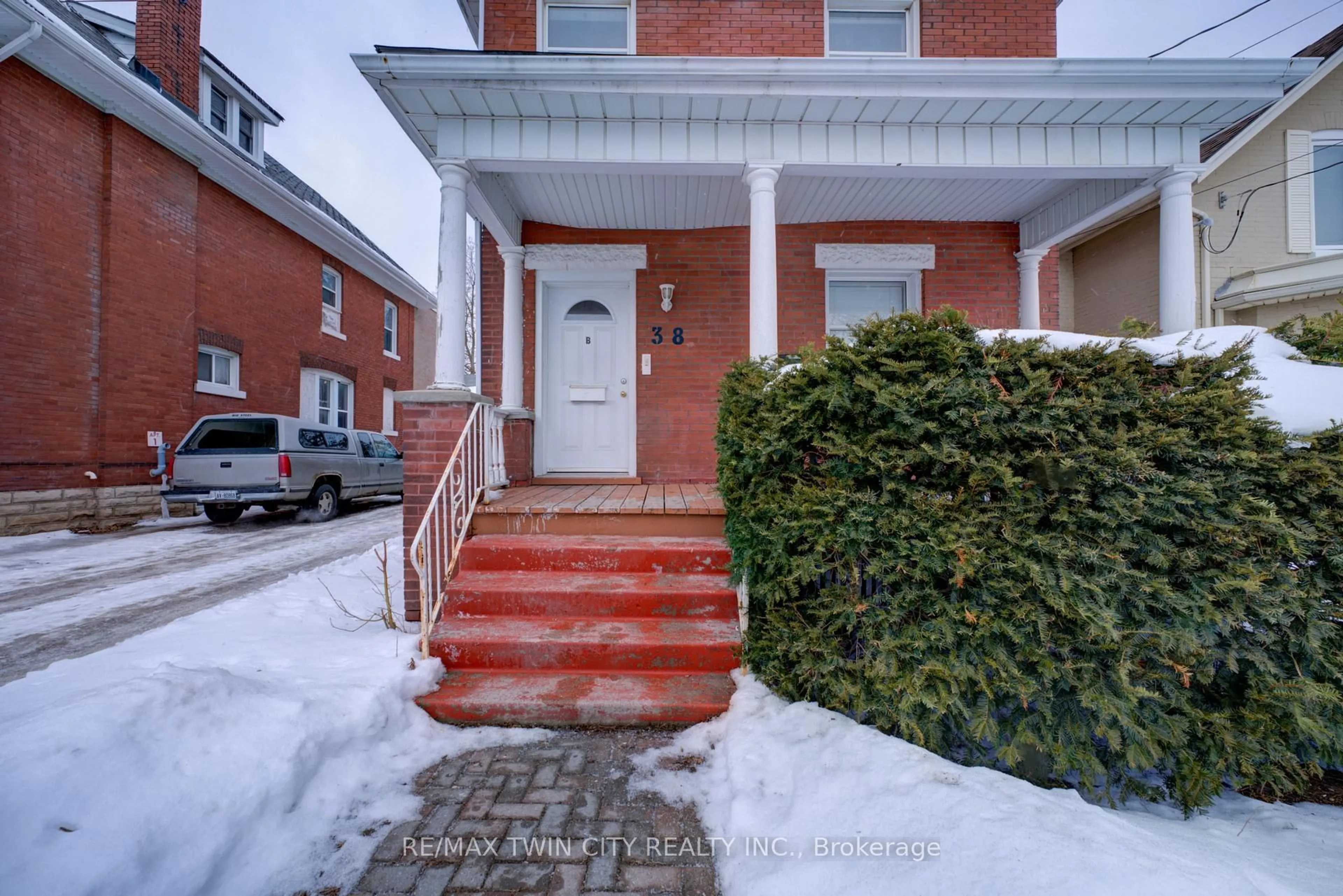 Unknown for 38 Nelson St, Brantford Ontario N3T 2M8