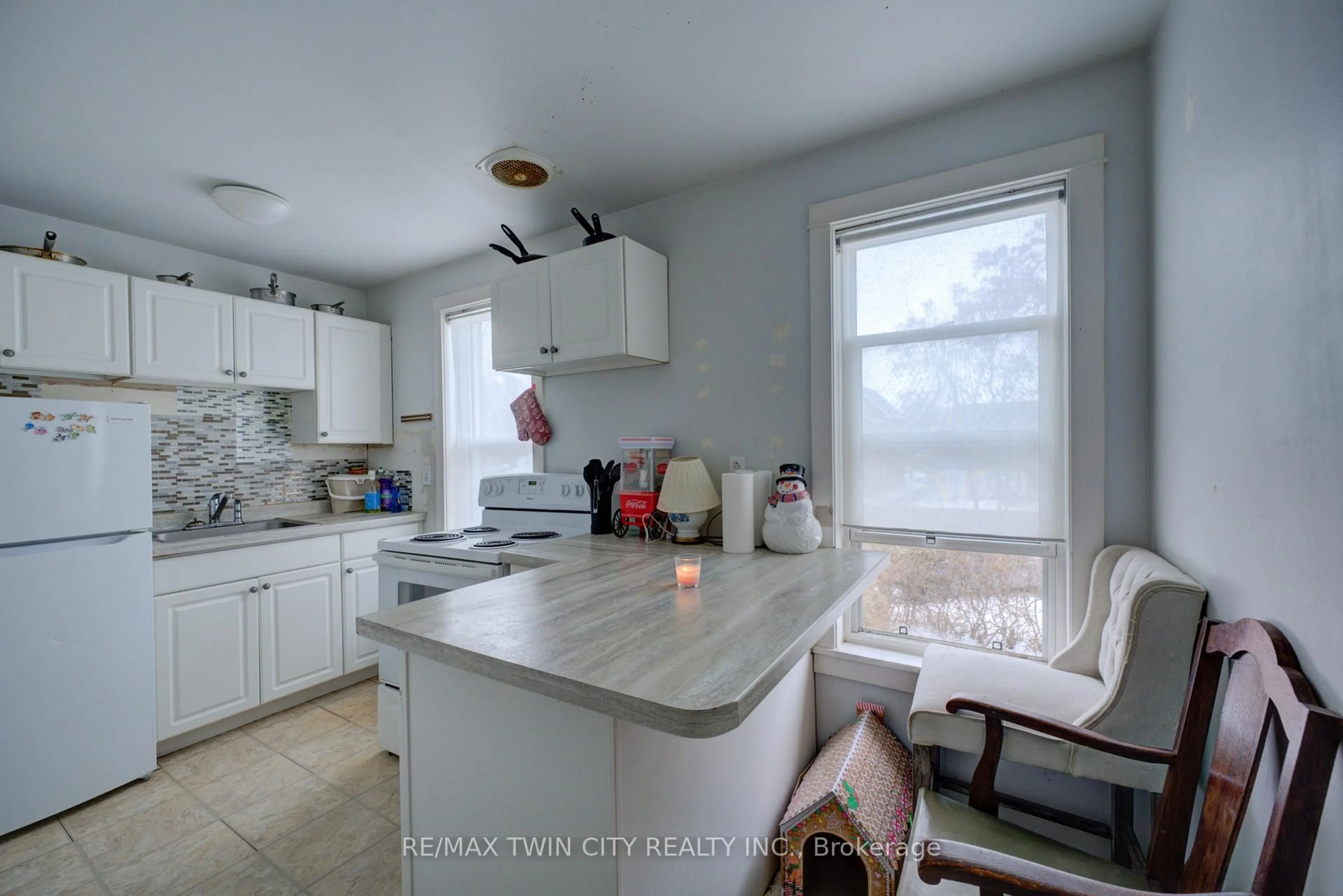 Standard kitchen, ceramic/tile floor for 38 Nelson St, Brantford Ontario N3T 2M8