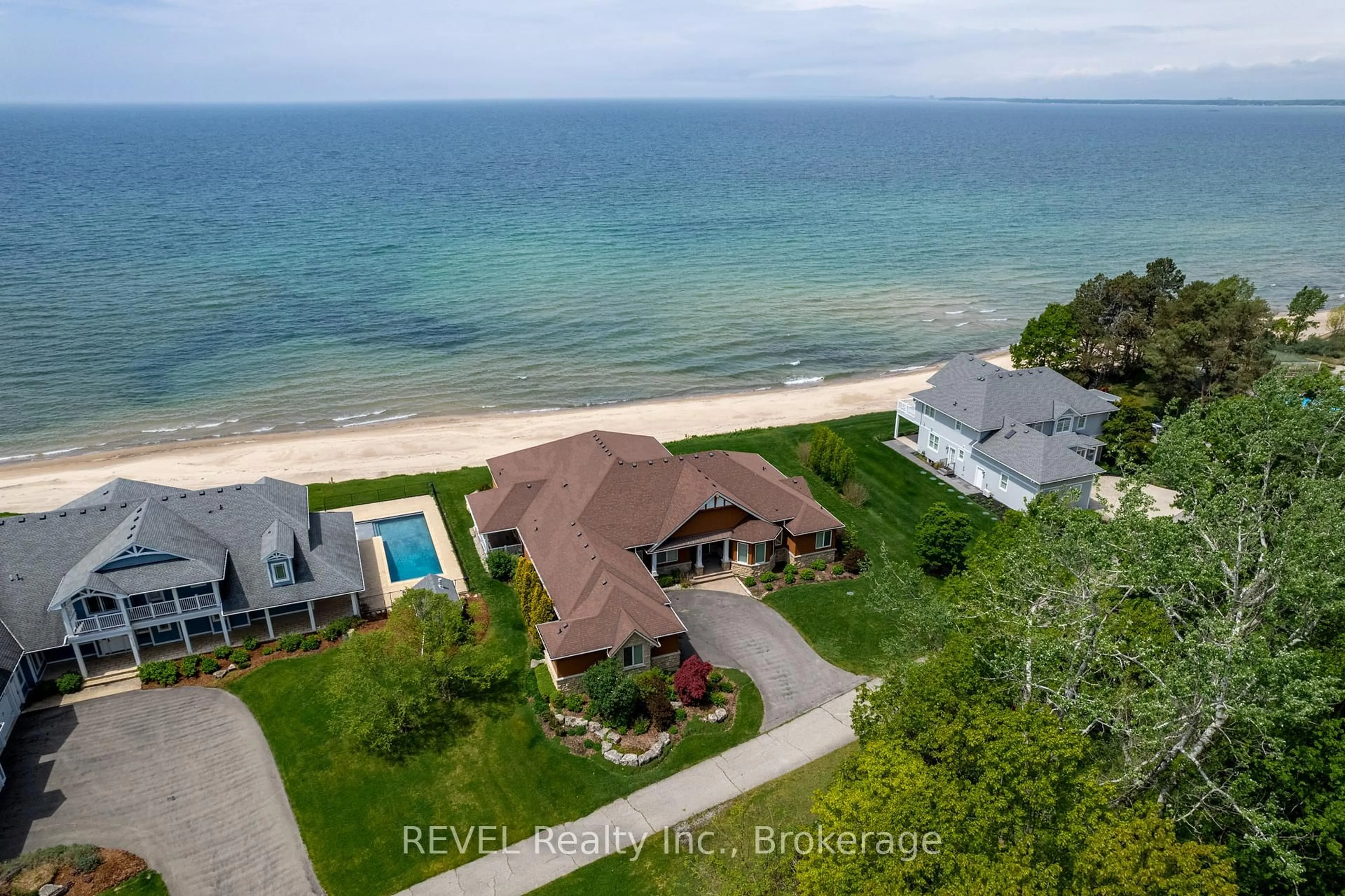 A pic from outside/outdoor area/front of a property/back of a property/a pic from drone, water/lake/river/ocean view for 4955 South Shore Rd, Fort Erie Ontario L0S 1B0
