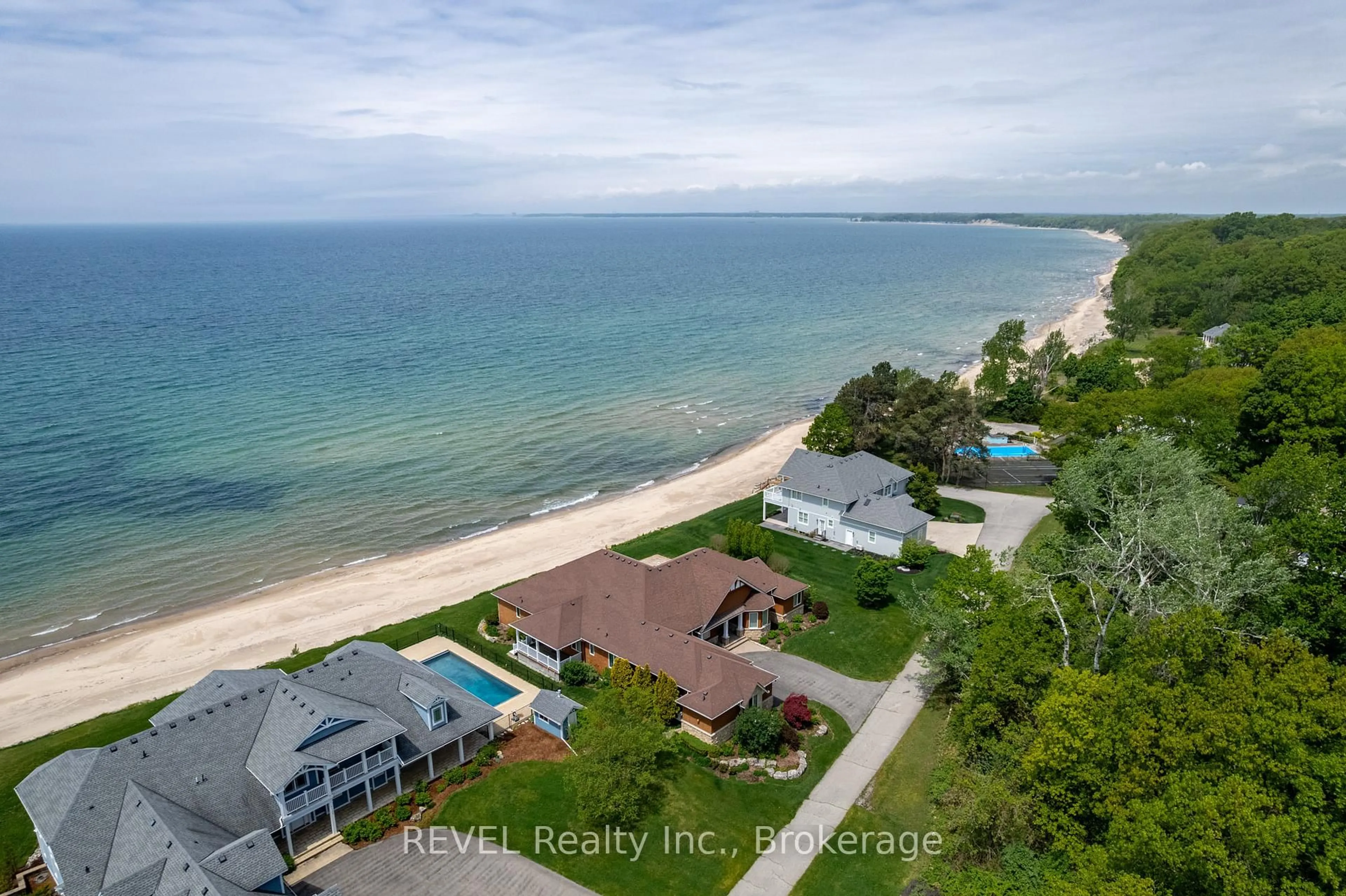 A pic from outside/outdoor area/front of a property/back of a property/a pic from drone, water/lake/river/ocean view for 4955 South Shore Rd, Fort Erie Ontario L0S 1B0