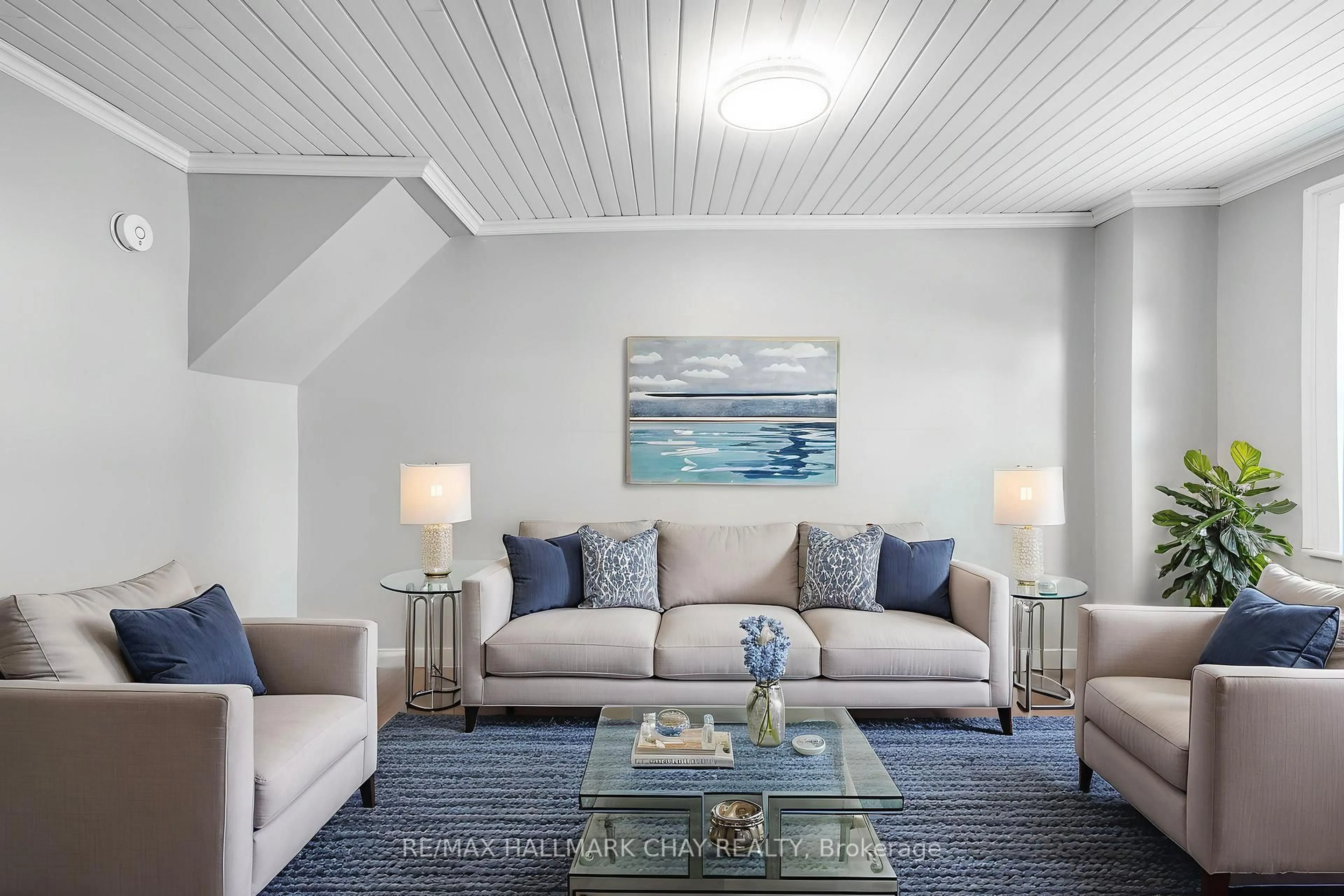 Living room with furniture, unknown for 635 First St, Gravenhurst Ontario P1P 1K1