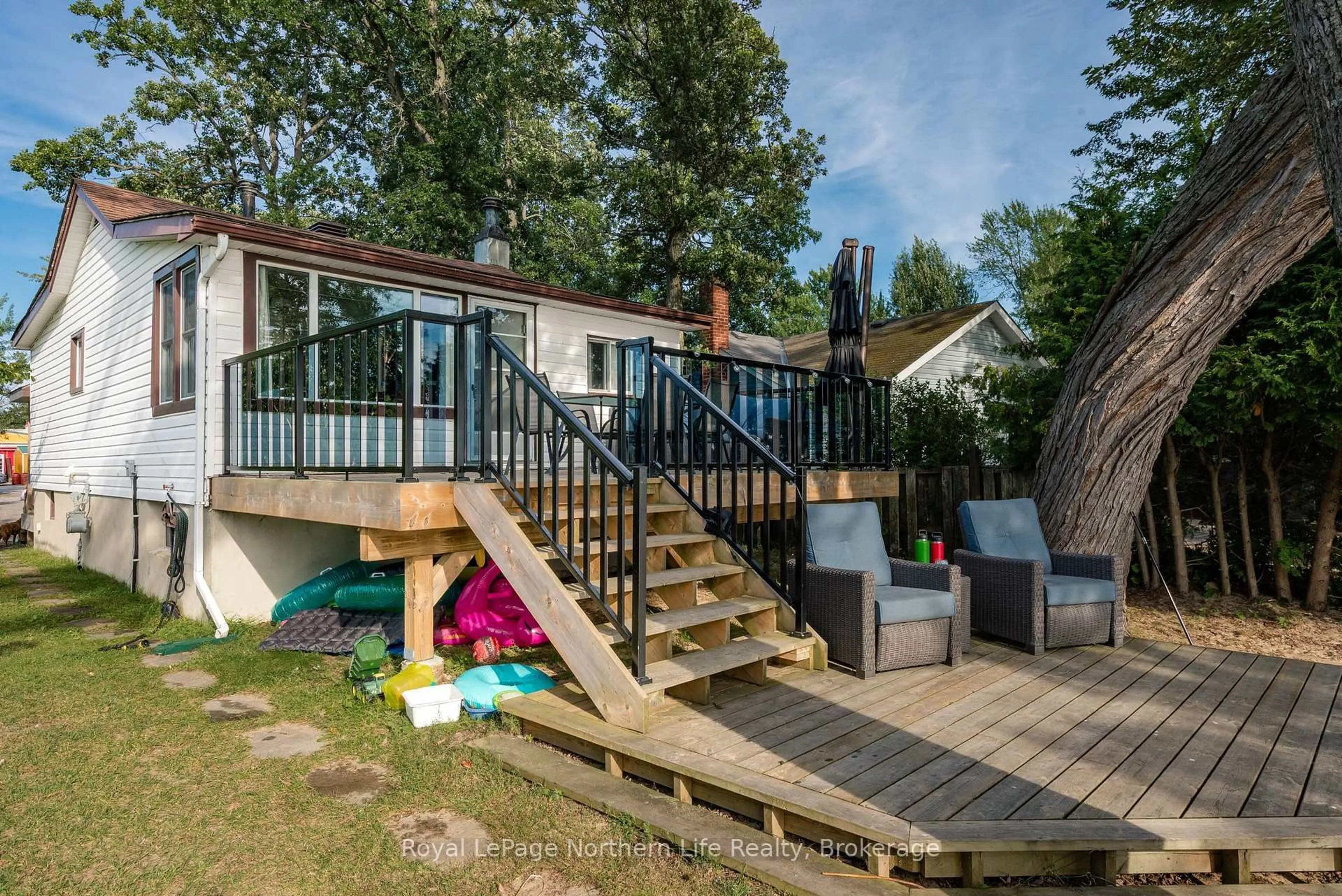 Patio, mountain view for 581 Banner Ave, North Bay Ontario P1A 1X7