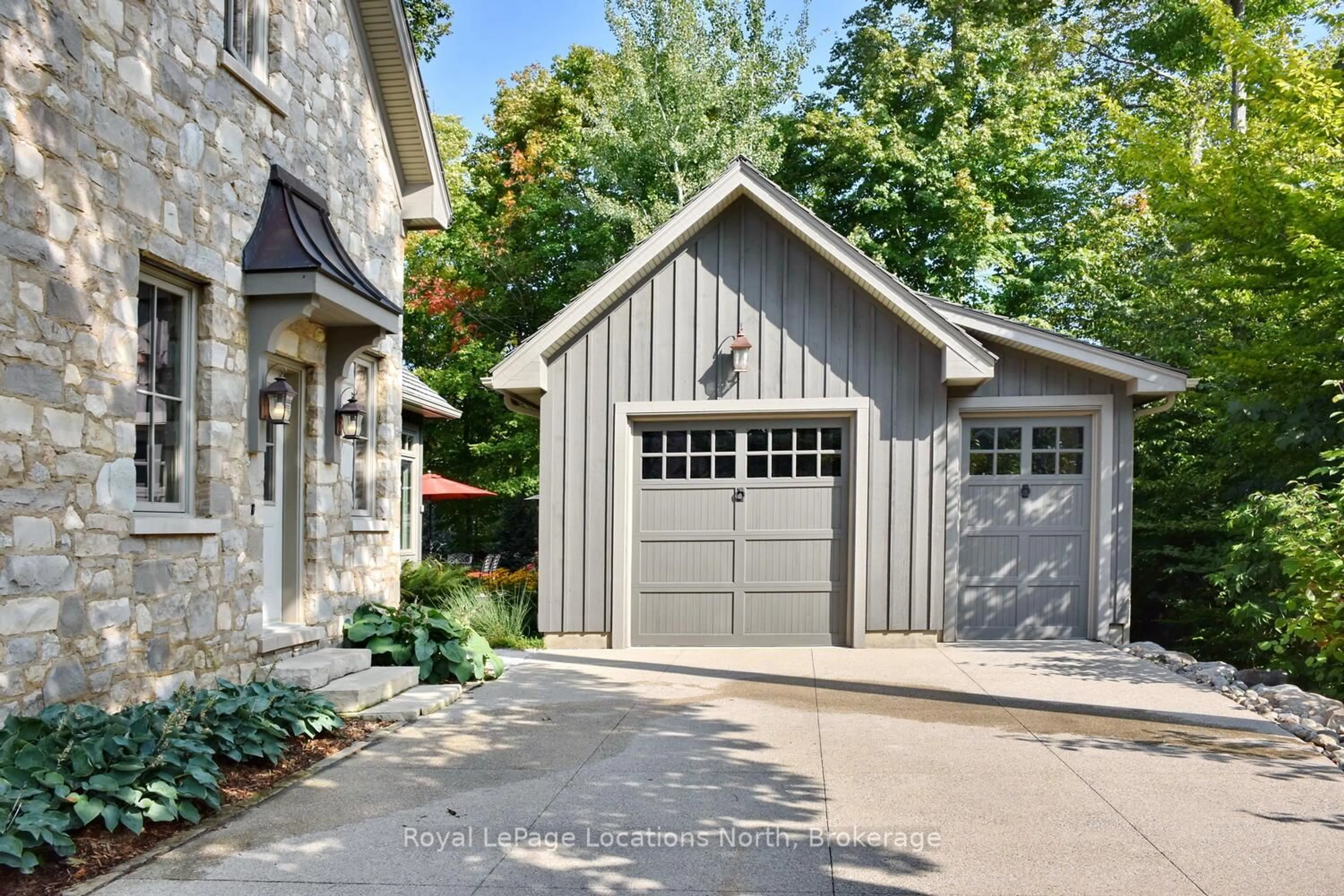 Indoor garage for 107 STUART Crt, Blue Mountains Ontario N0H 2P0