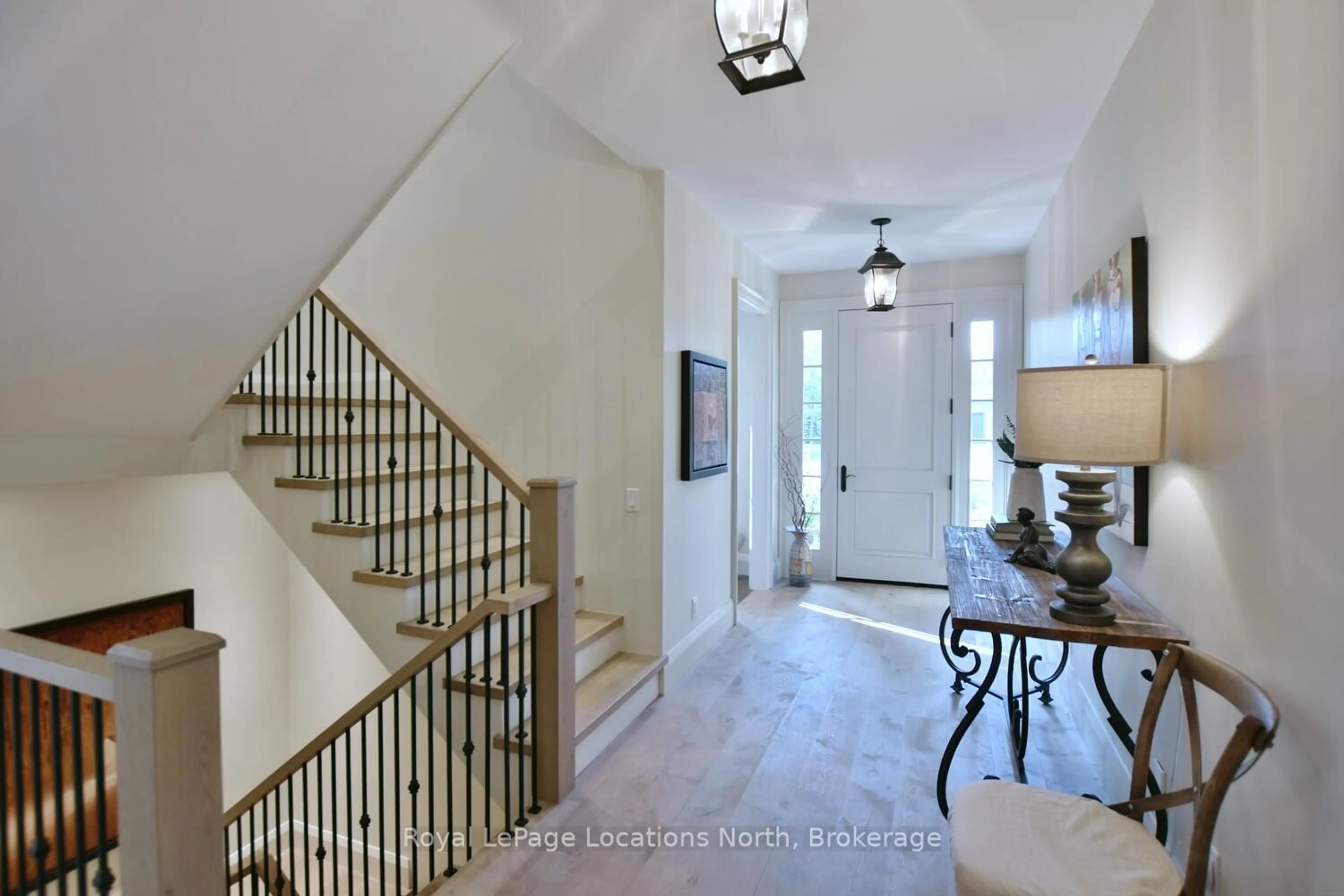 Indoor entryway for 107 STUART Crt, Blue Mountains Ontario N0H 2P0
