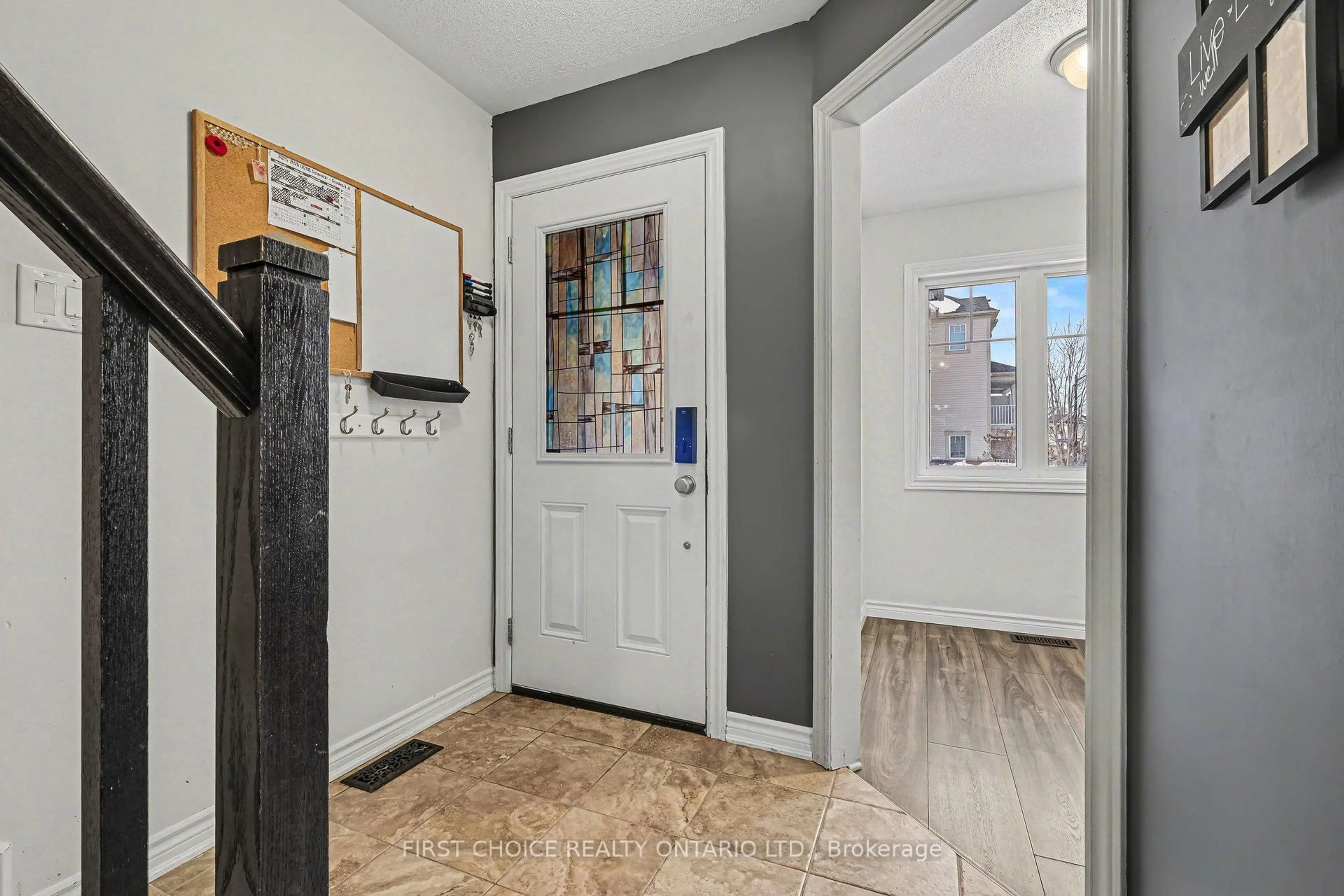 Indoor entryway for 622 Bluegill Ave, Ottawa Ontario K2J 5Y8