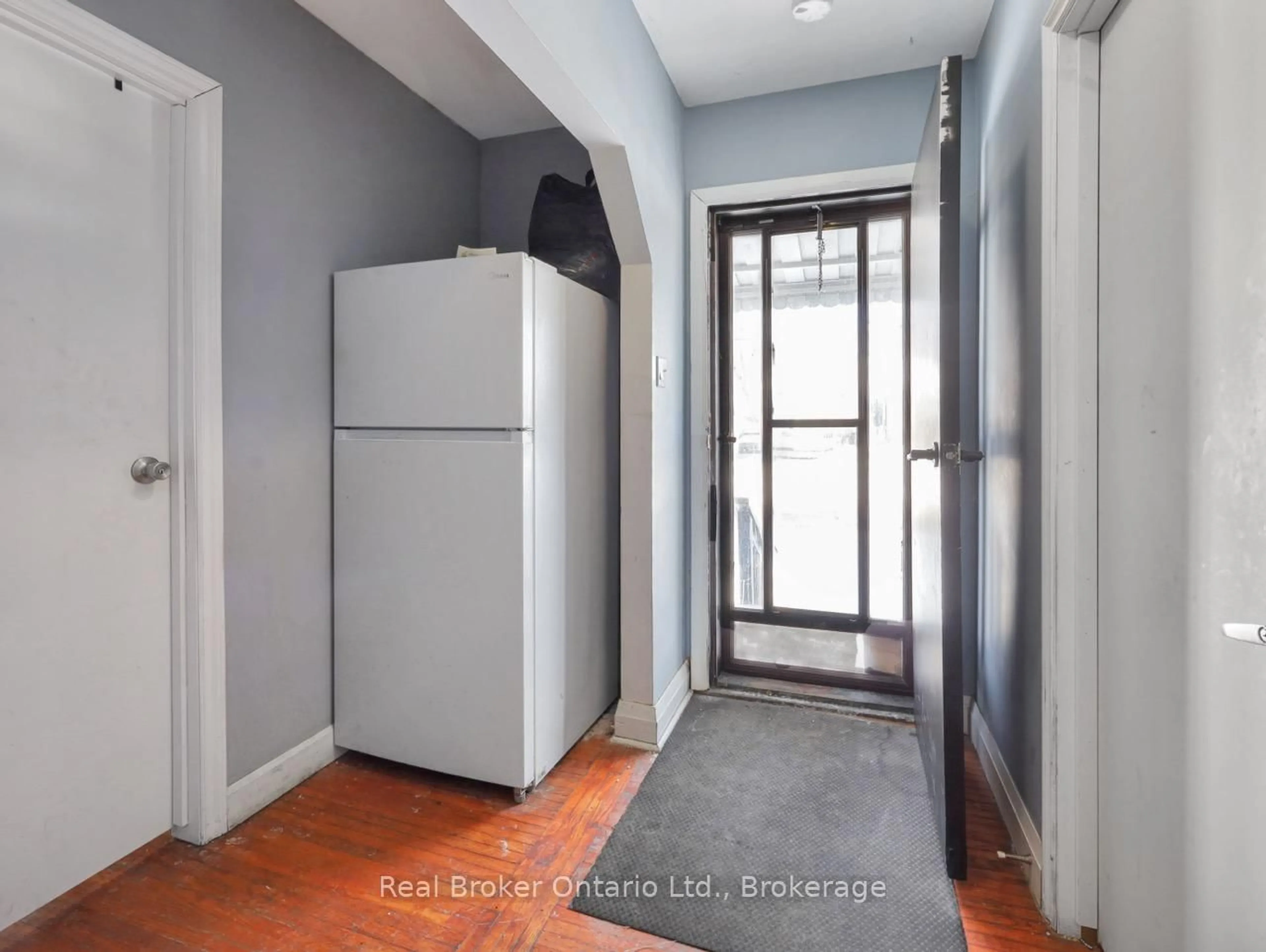 Indoor entryway for 28 West 3rd St, Hamilton Ontario L9C 3J7