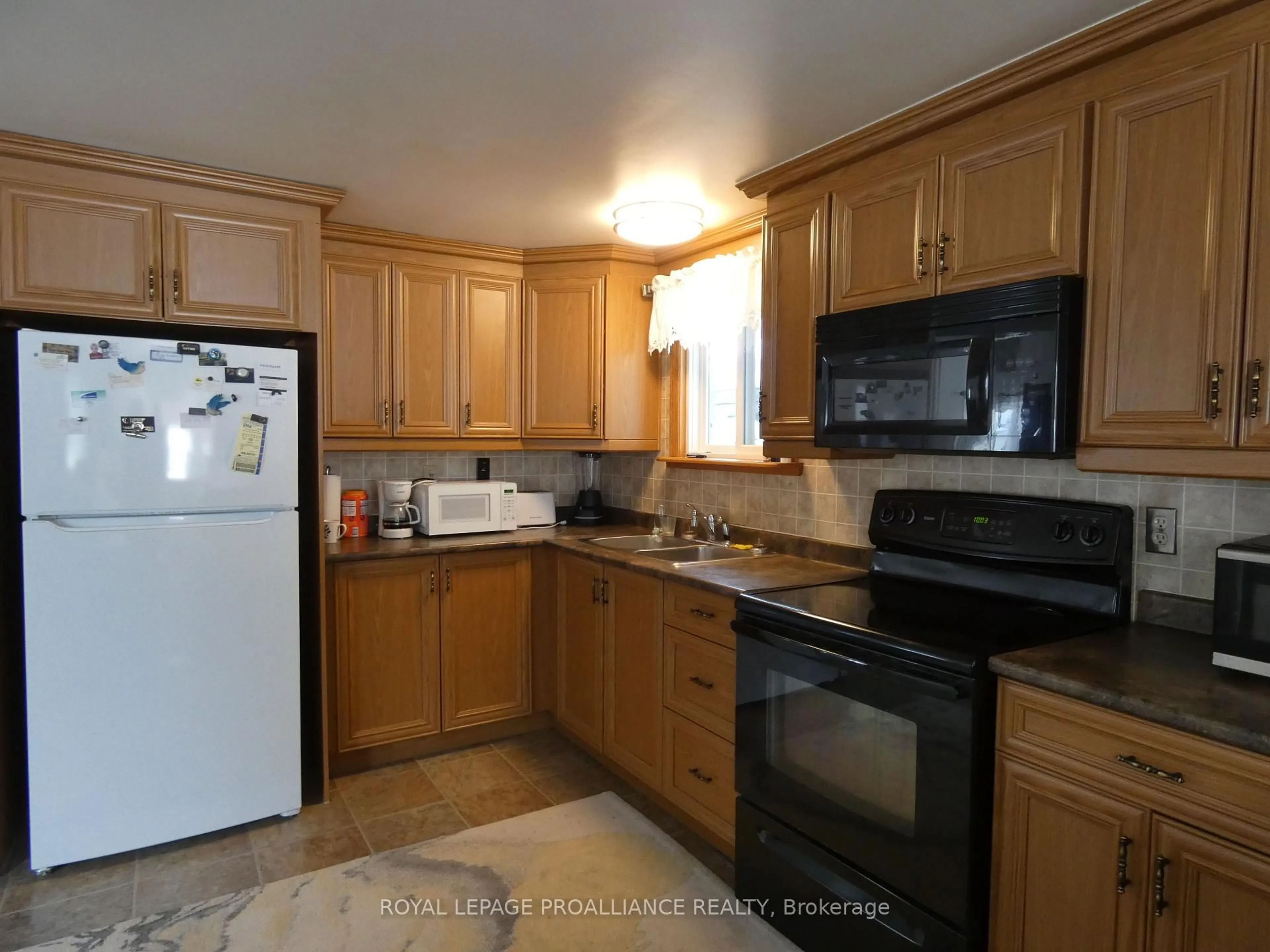 Standard kitchen, unknown for 1645 County Road 42 Rd #21, Rideau Lakes Ontario K0G 1E0
