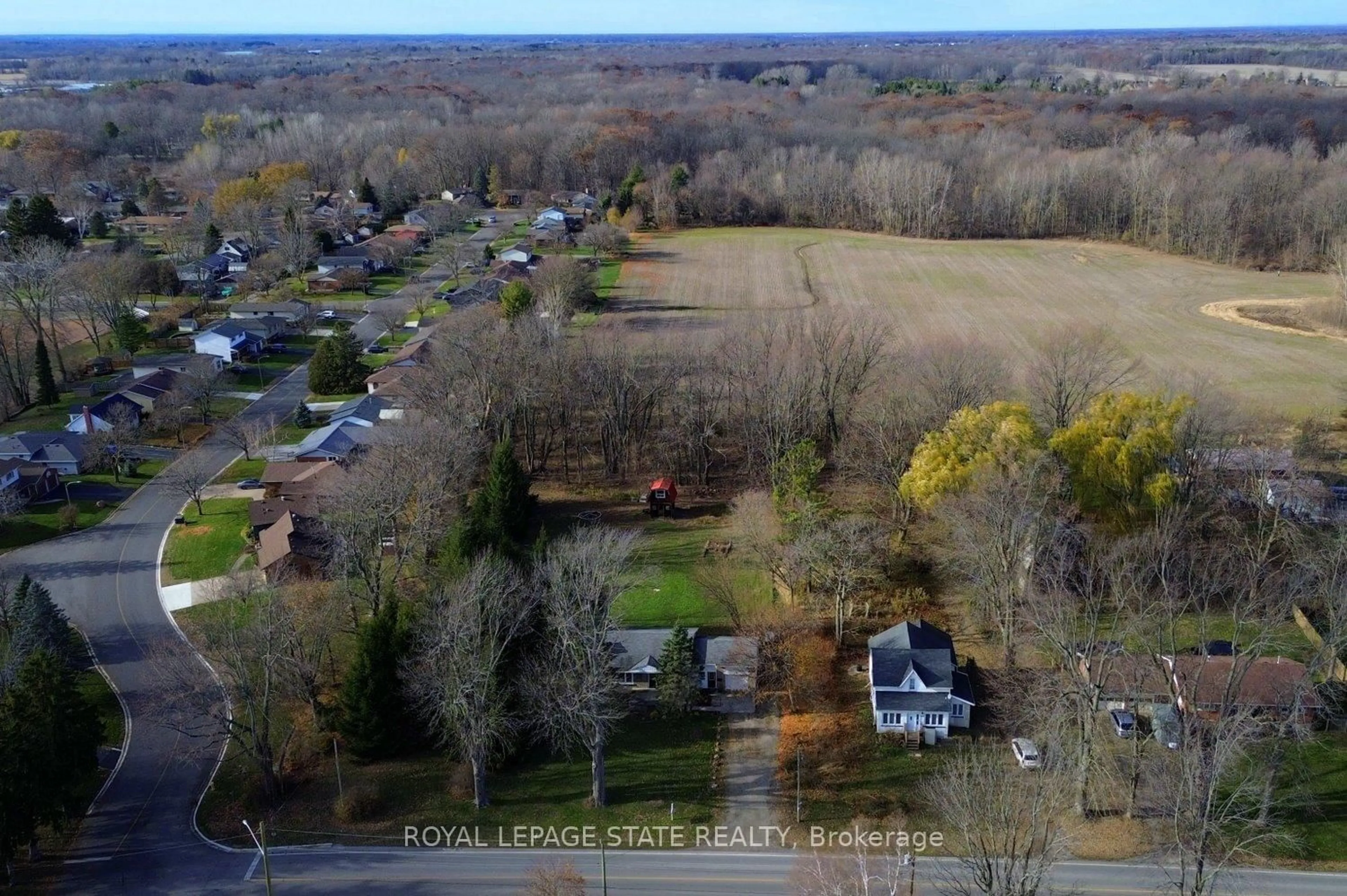 A pic from outside/outdoor area/front of a property/back of a property/a pic from drone, unknown for 104 Diltz Rd, Haldimand Ontario N1A 2V5