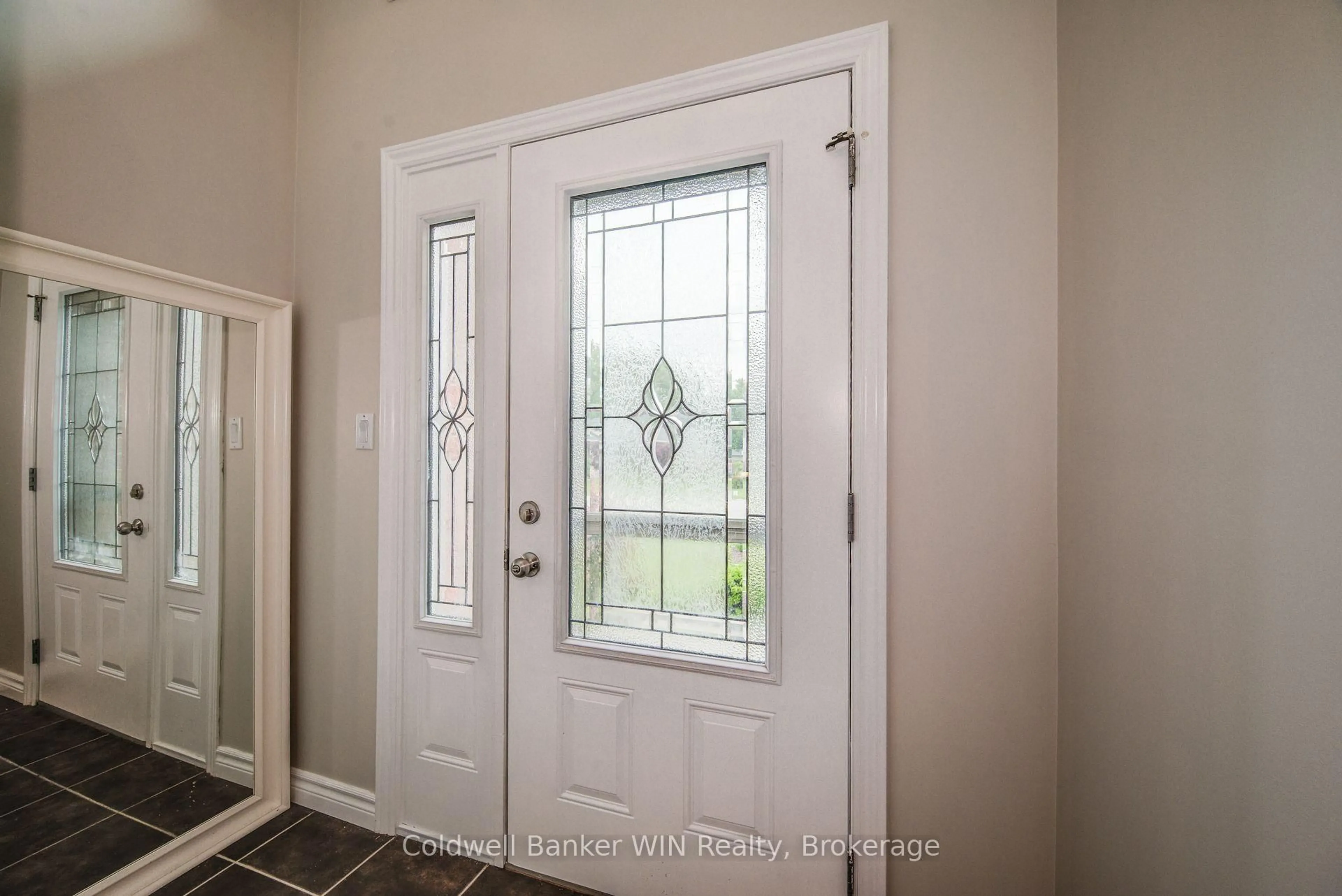 Indoor entryway for 116 CHURCH St, Wellington North Ontario N0G 2L2